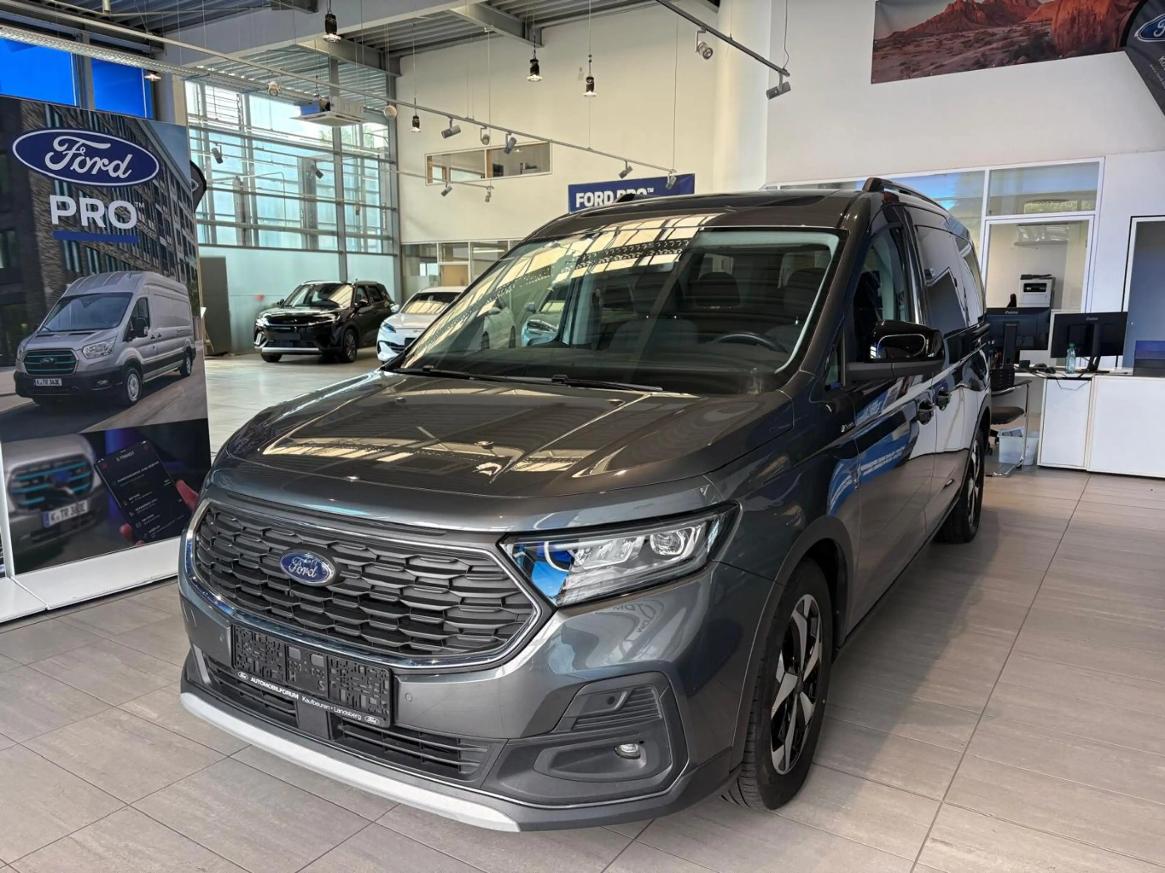 Ford Grand Tourneo Connect 2.0 Active LED PANO NAV KAM — photo 2