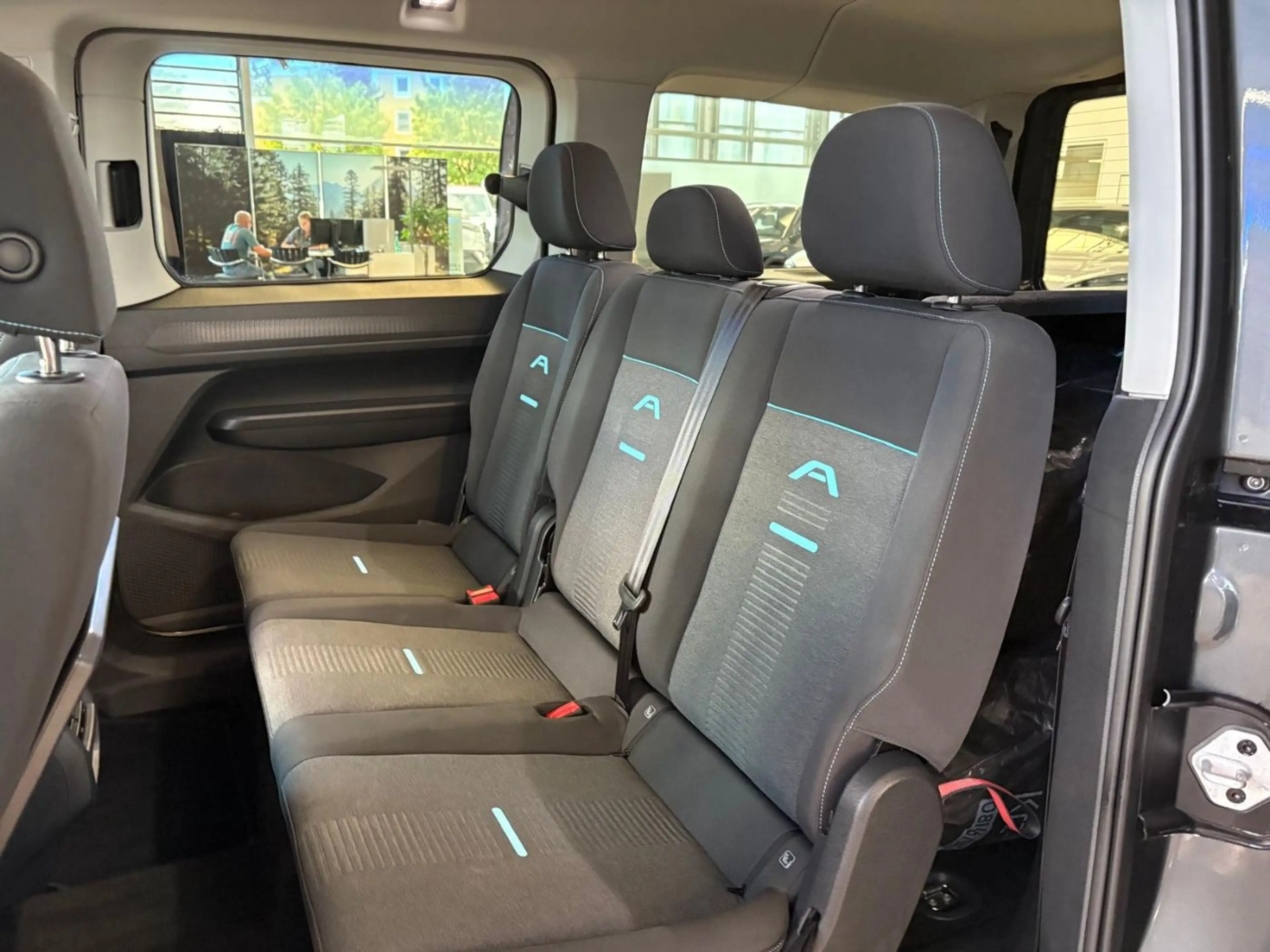 Ford Grand Tourneo Connect 2.0 Active LED PANO NAV KAM — photo 12