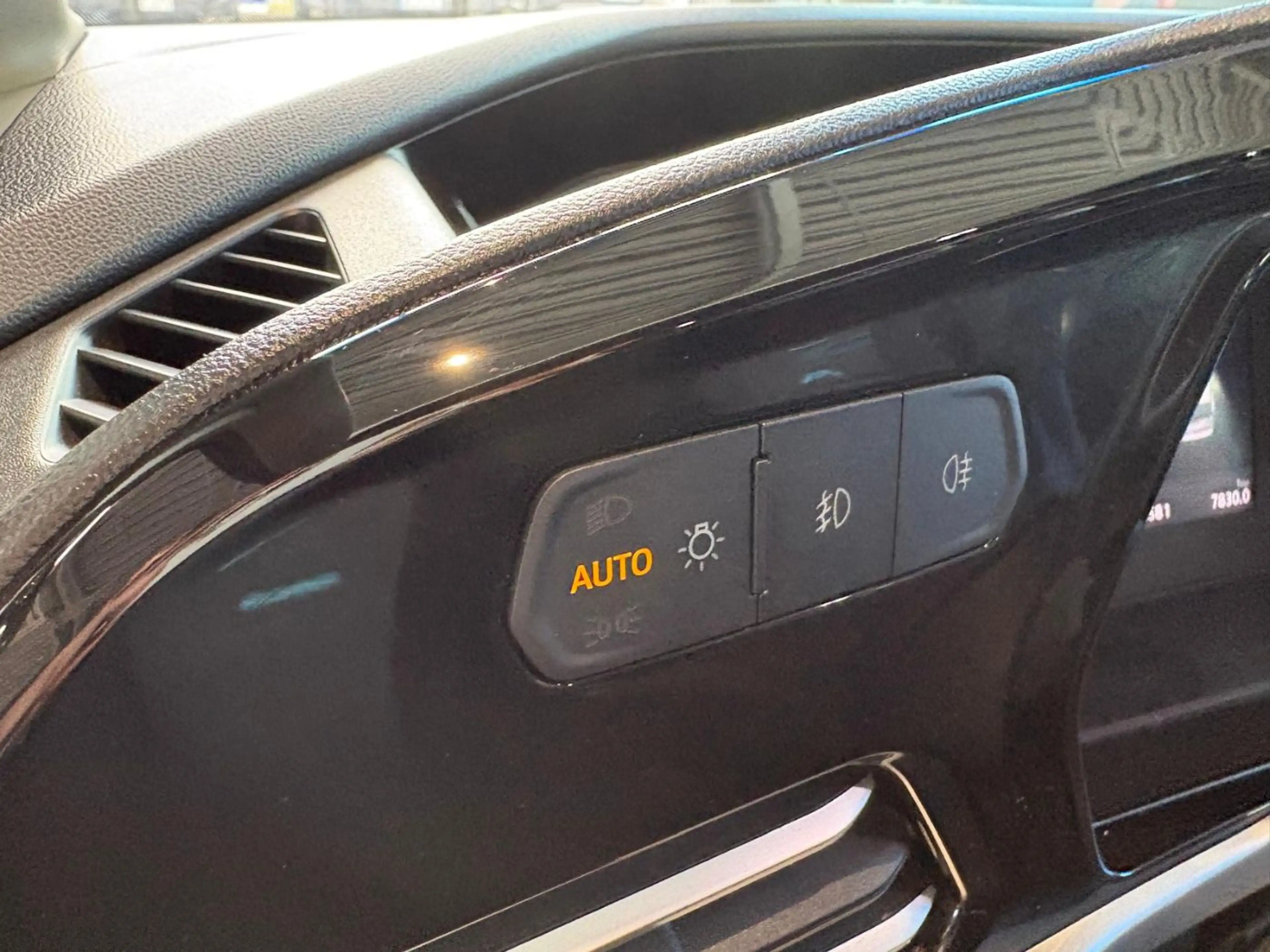 Ford Grand Tourneo Connect 2.0 Active LED PANO NAV KAM — photo 16