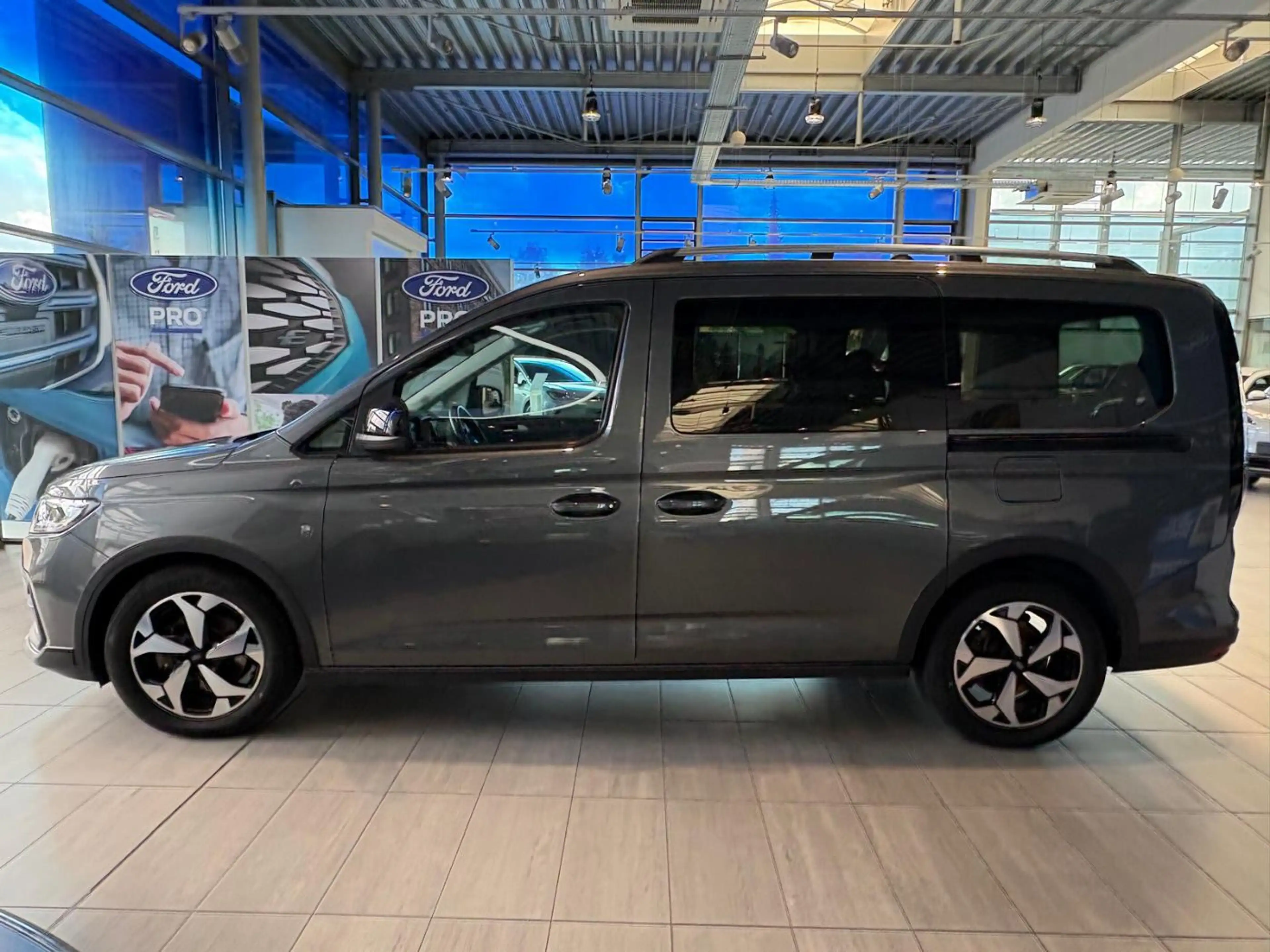 Ford Grand Tourneo Connect 2.0 Active LED PANO NAV KAM — photo 11