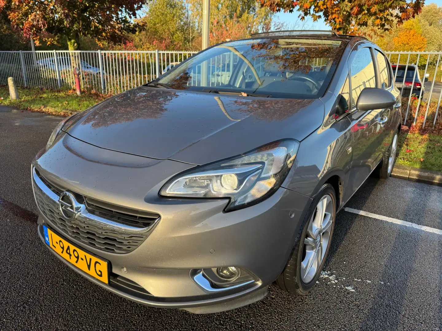 Opel Corsa 1.0 Turbo Cosmo Xenon Panorama Clima Stoelv. Stuur Gris - 1