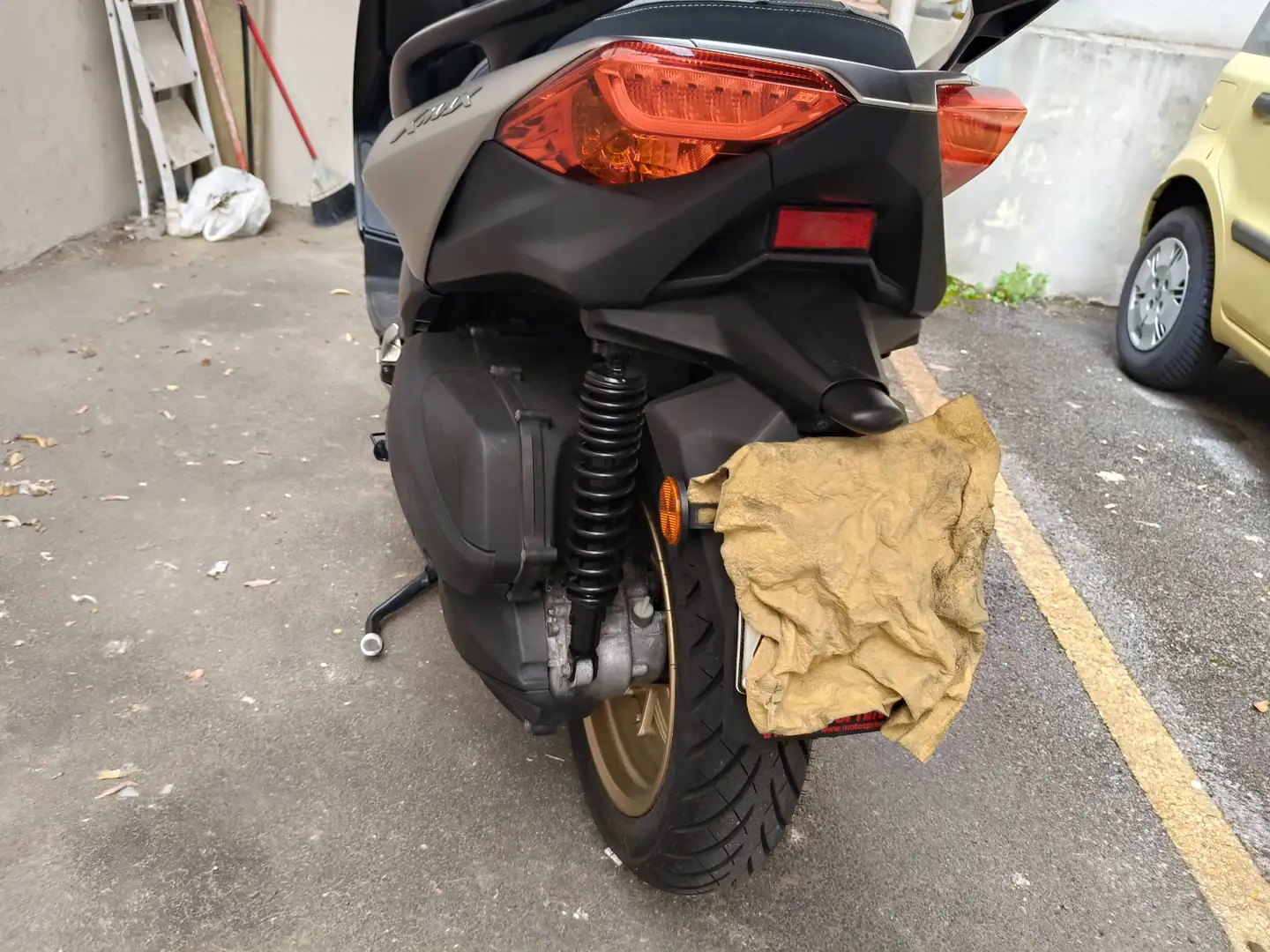 Yamaha X-Max 300 Argento - 2