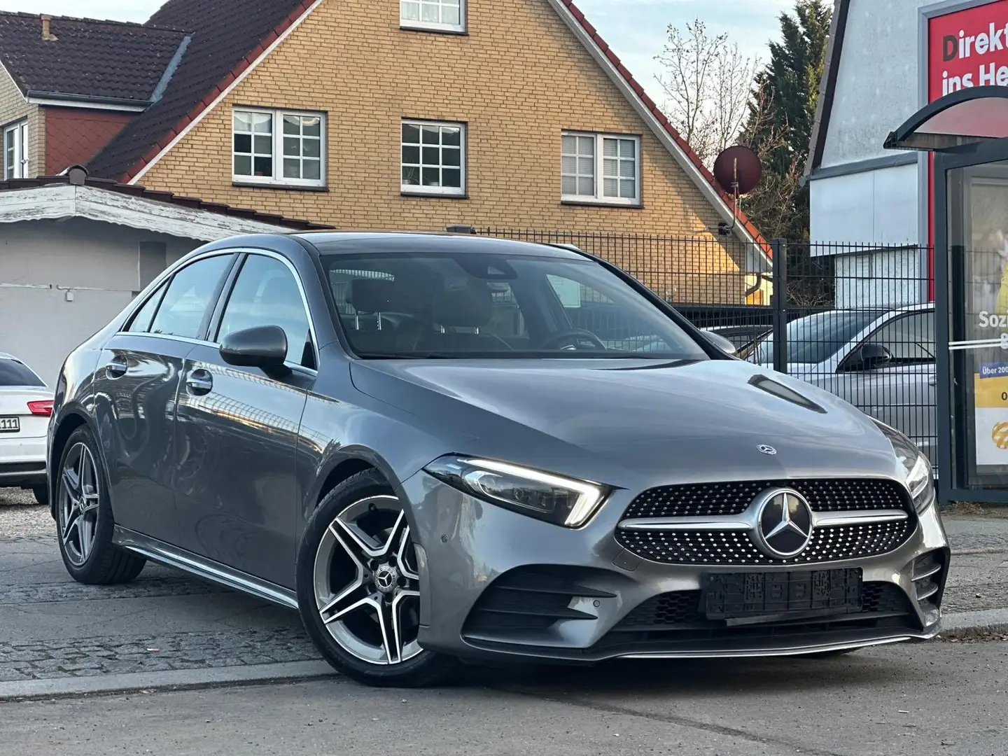 Mercedes-Benz A 180 A 180 d Pano/Burmester/Memory/360/Leder/ Grau - 1