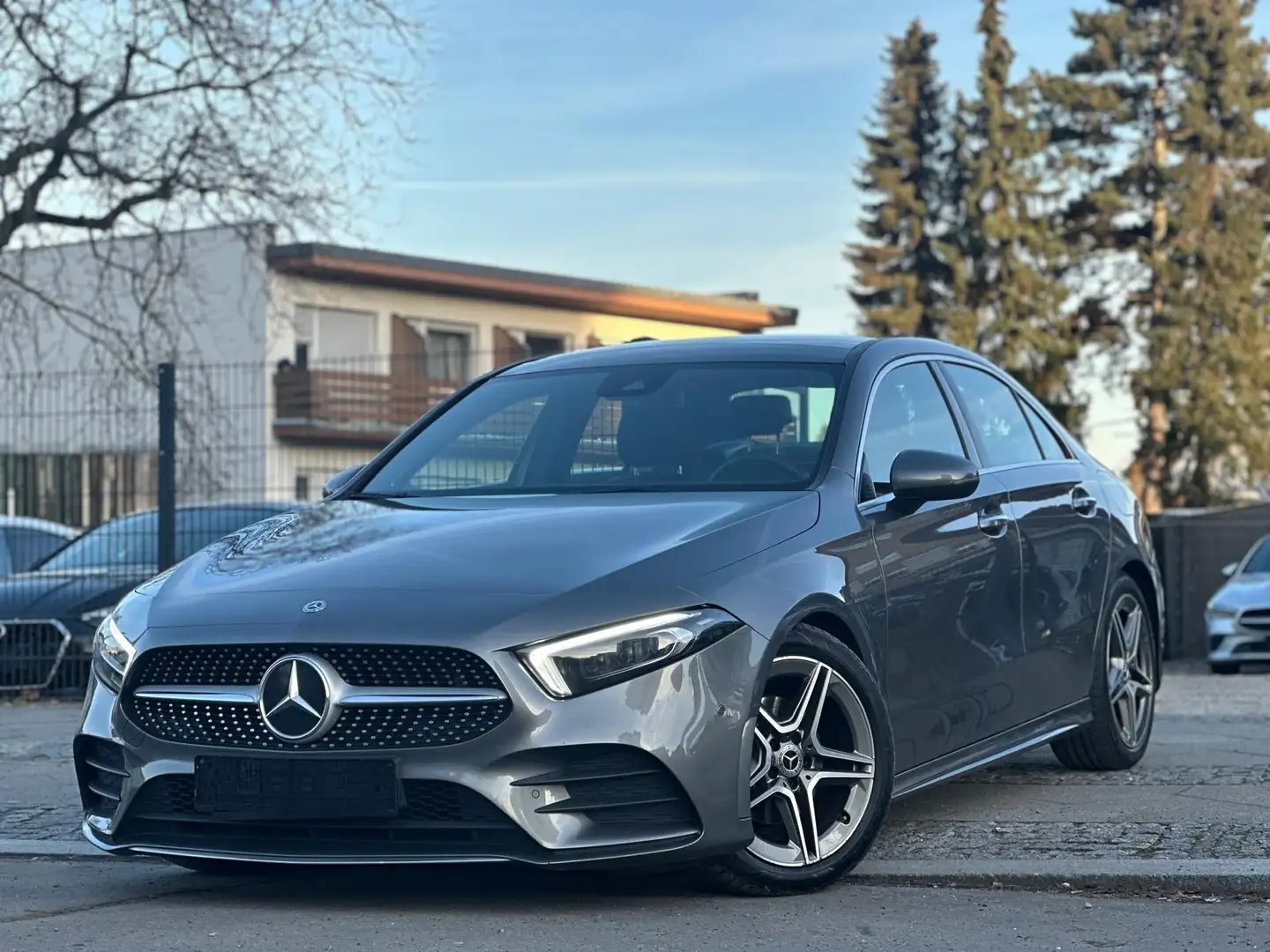 Mercedes-Benz A 180 A 180 d Pano/Burmester/Memory/360/Leder/ Grau - 2