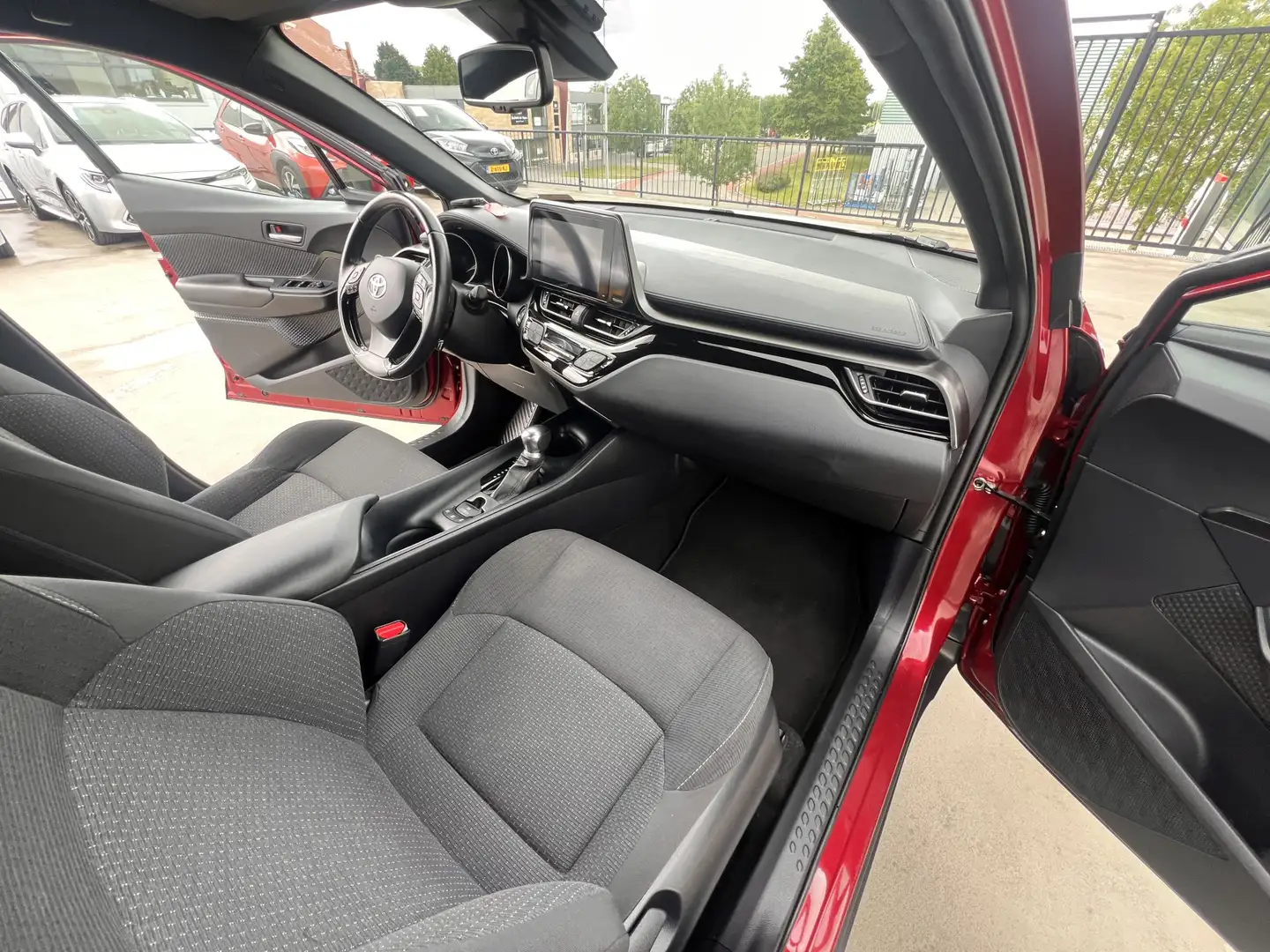 Toyota C-HR 1.8 Hybrid Active | Trekhaak Rojo - 2