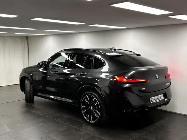 BMW X4 M view 3