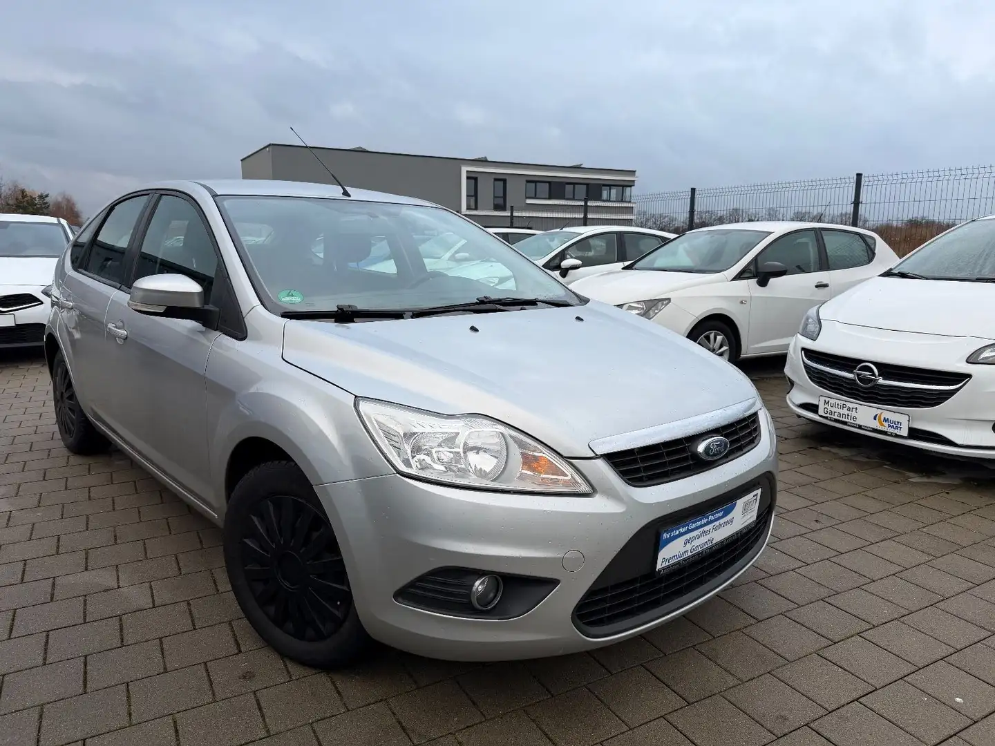 Ford Focus Lim. Style Grau - 1