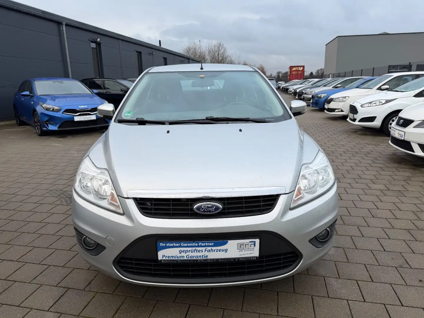Ford Focus Lim. Style Grau - 2