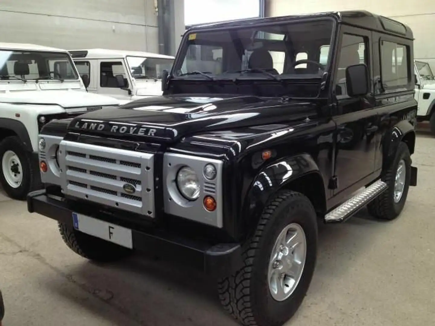 Land Rover Defender 90 SW E Schwarz - 2