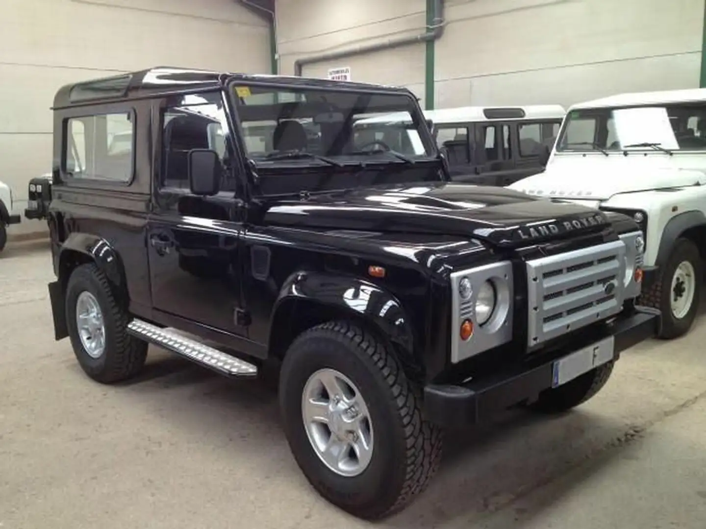 Land Rover Defender 90 SW E Negru - 1