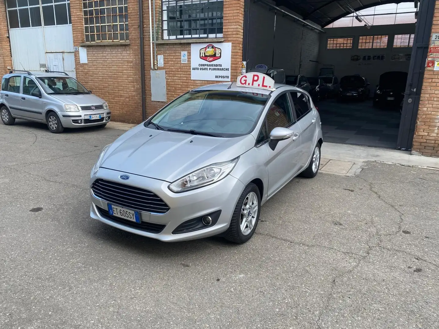 Ford Fiesta Fiesta 5p 1.4 Titanium Gpl 92cv Grau - 1