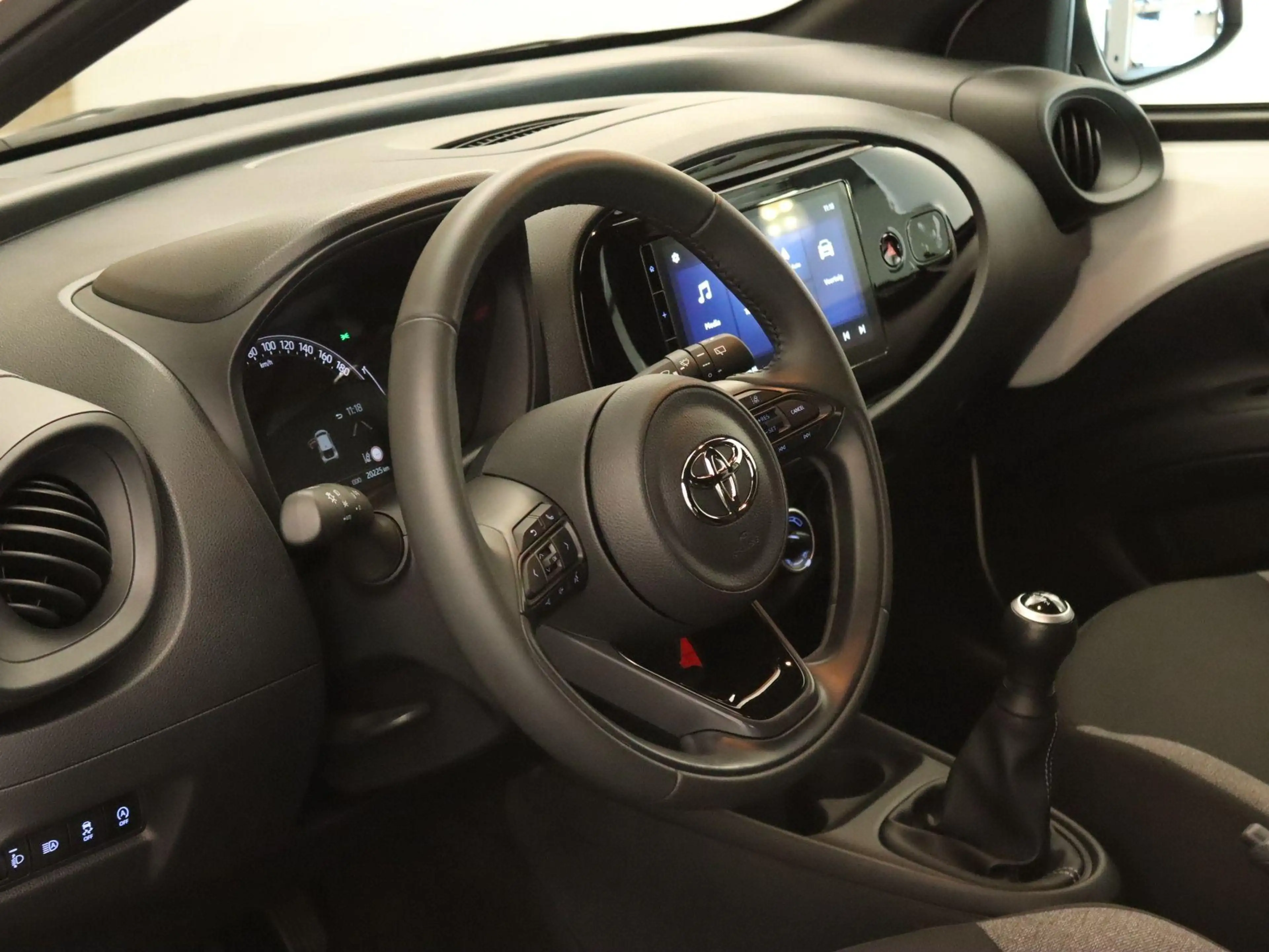 Toyota Aygo X 1.0 VVT-i MT Play - ORIGINEEL NEDERLANDSE AUTO - A — photo 4