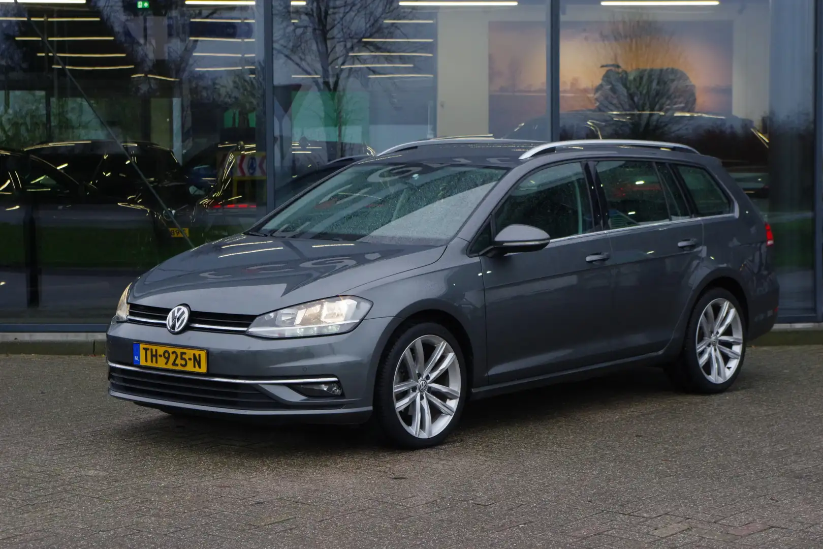 Volkswagen Golf Variant 1.5 TSI 150 PK Automaat Highline, Carplay, Stoelve Gri - 1