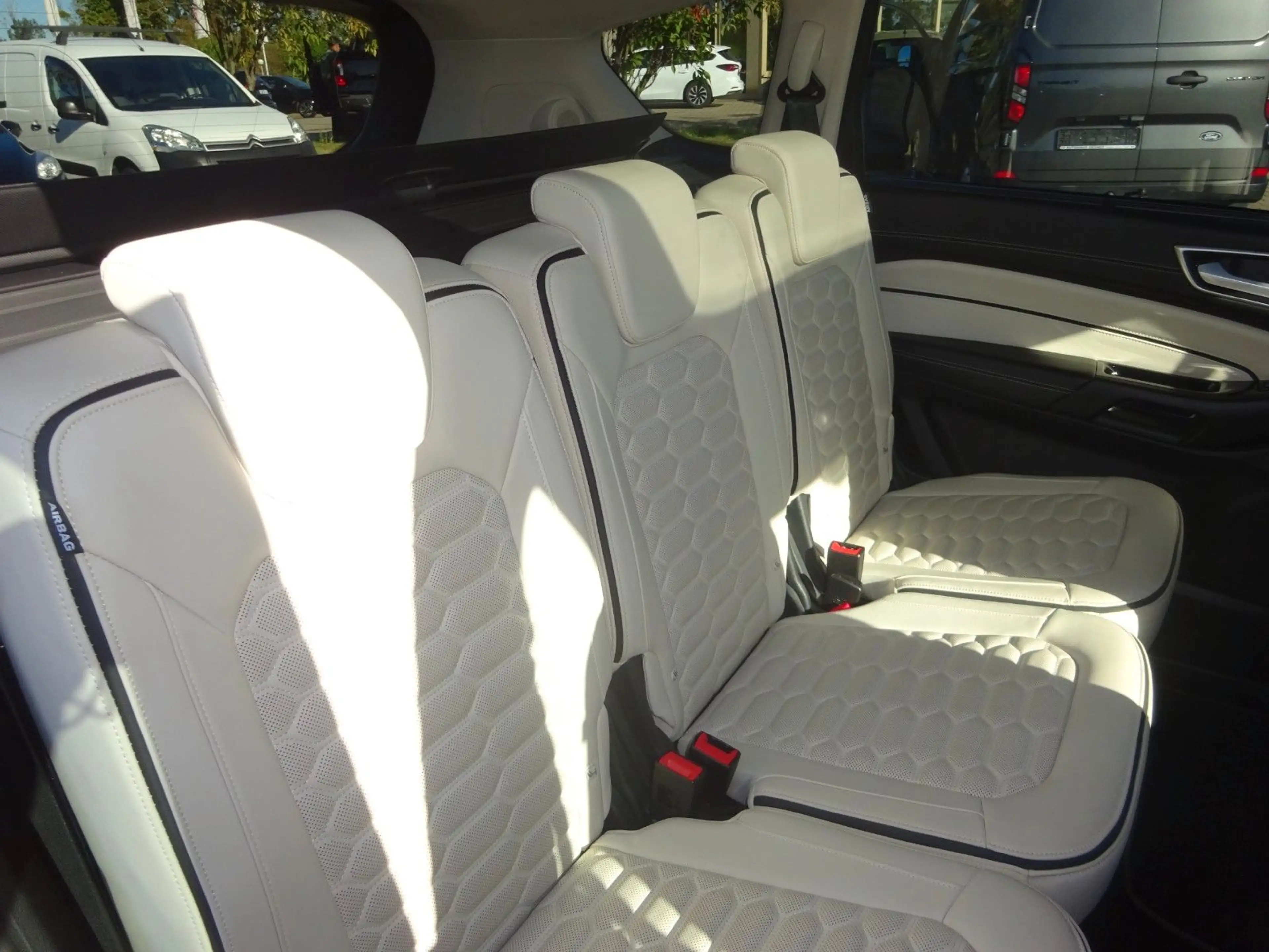 Ford S-Max 190PS Autm. Vignale Pano Massage ACC — photo 14