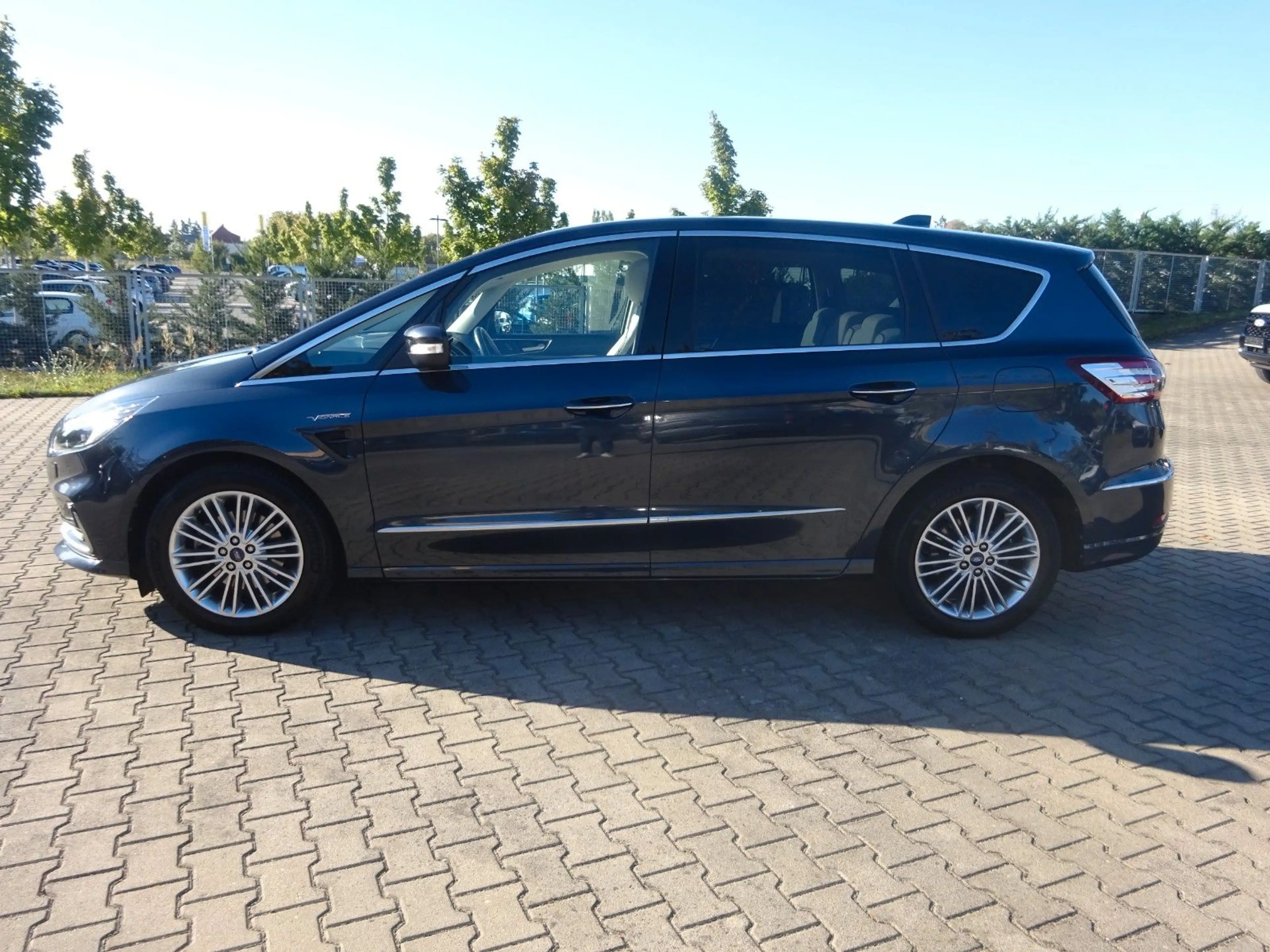Ford S-Max 190PS Autm. Vignale Pano Massage ACC — photo 3