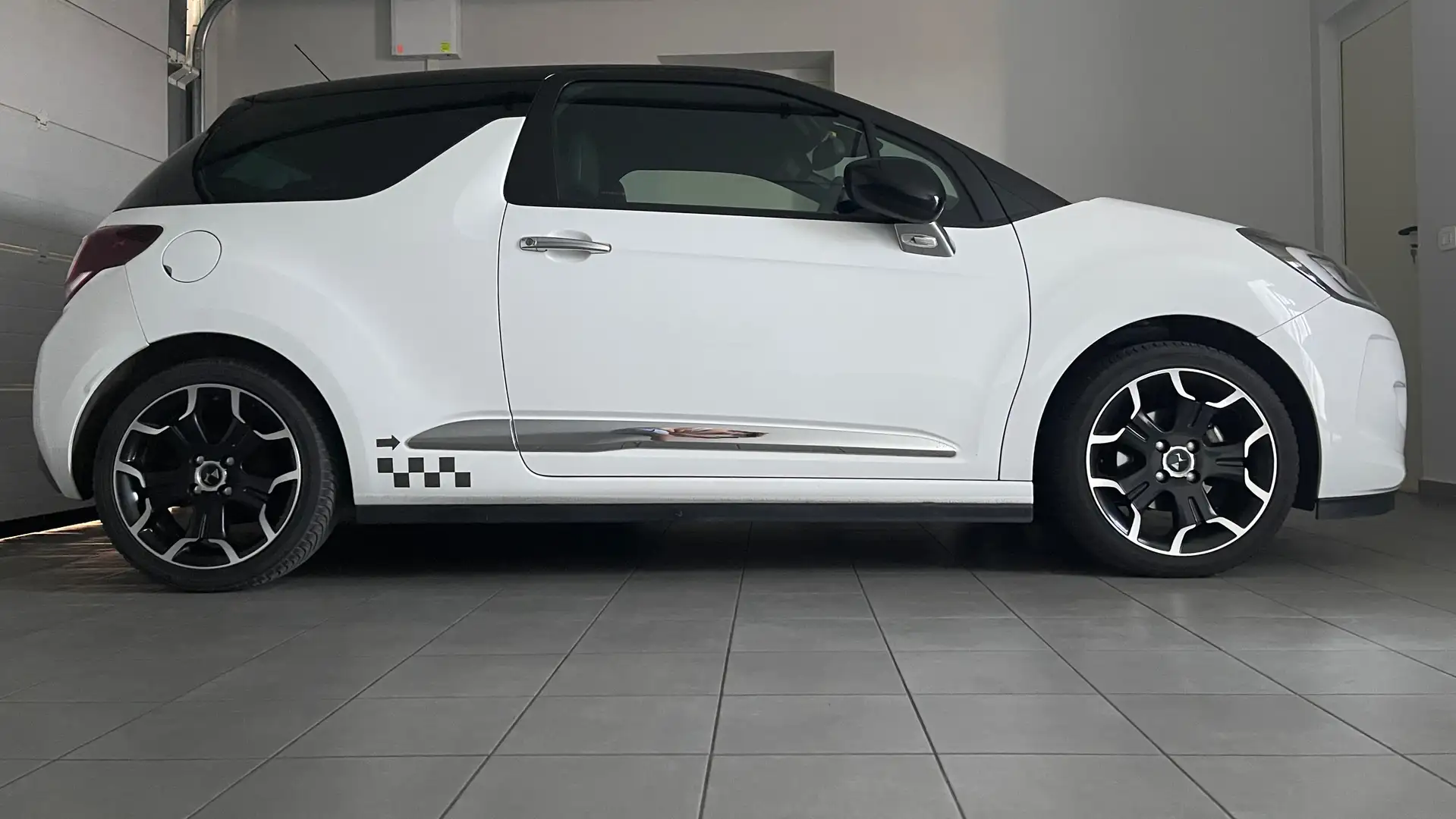 Citroen DS3 DS3 1.2 puretech So Chic 82cv Bianco - 1