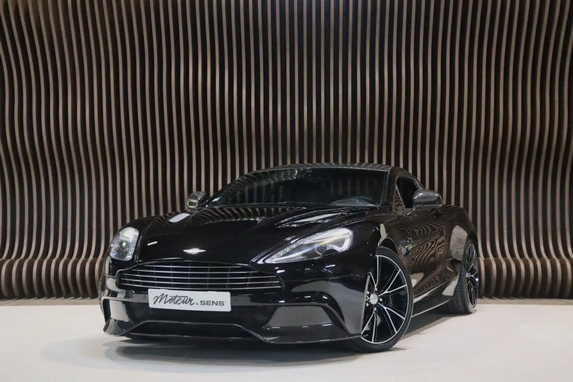애스턴마틴 뱅퀴시 Coupe 2013 블랙 사진 1