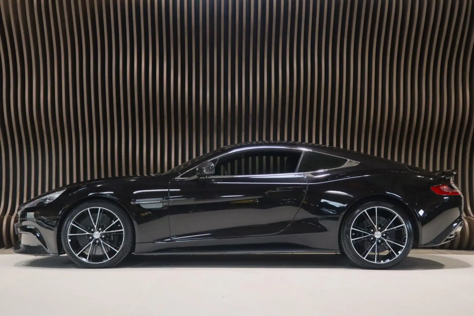 애스턴마틴 뱅퀴시 Coupe 2013 블랙 사진 5