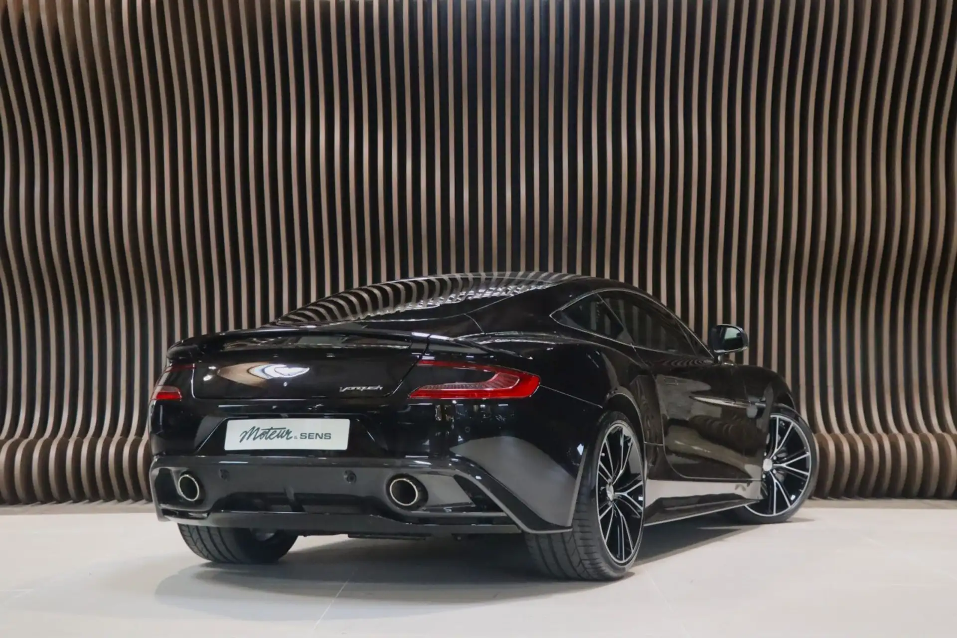 애스턴마틴 뱅퀴시 Coupe 2013 블랙 사진 2