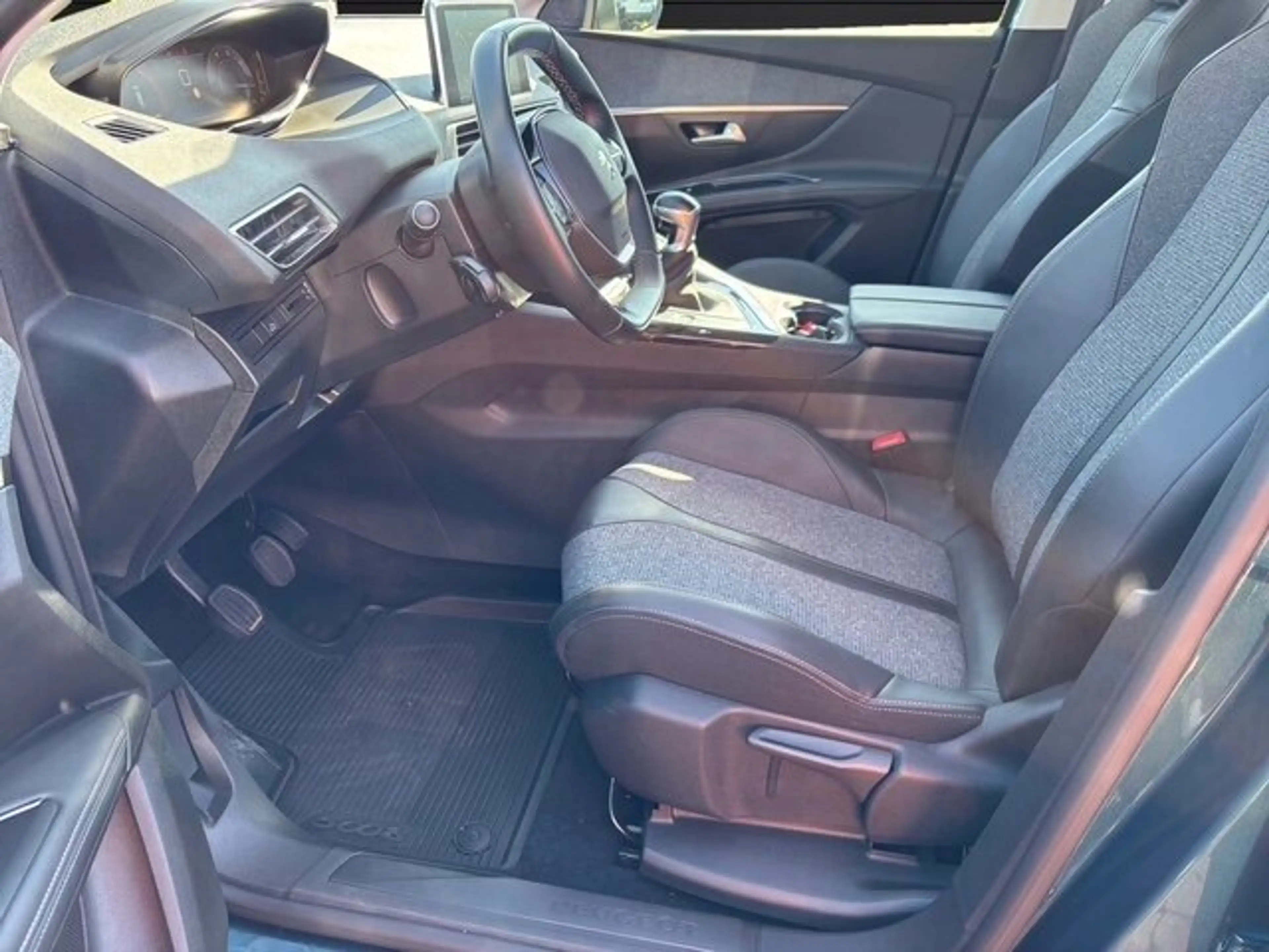 Peugeot 5008 5008 1.5 BlueHDi 130 Active Business Automatik — photo 7