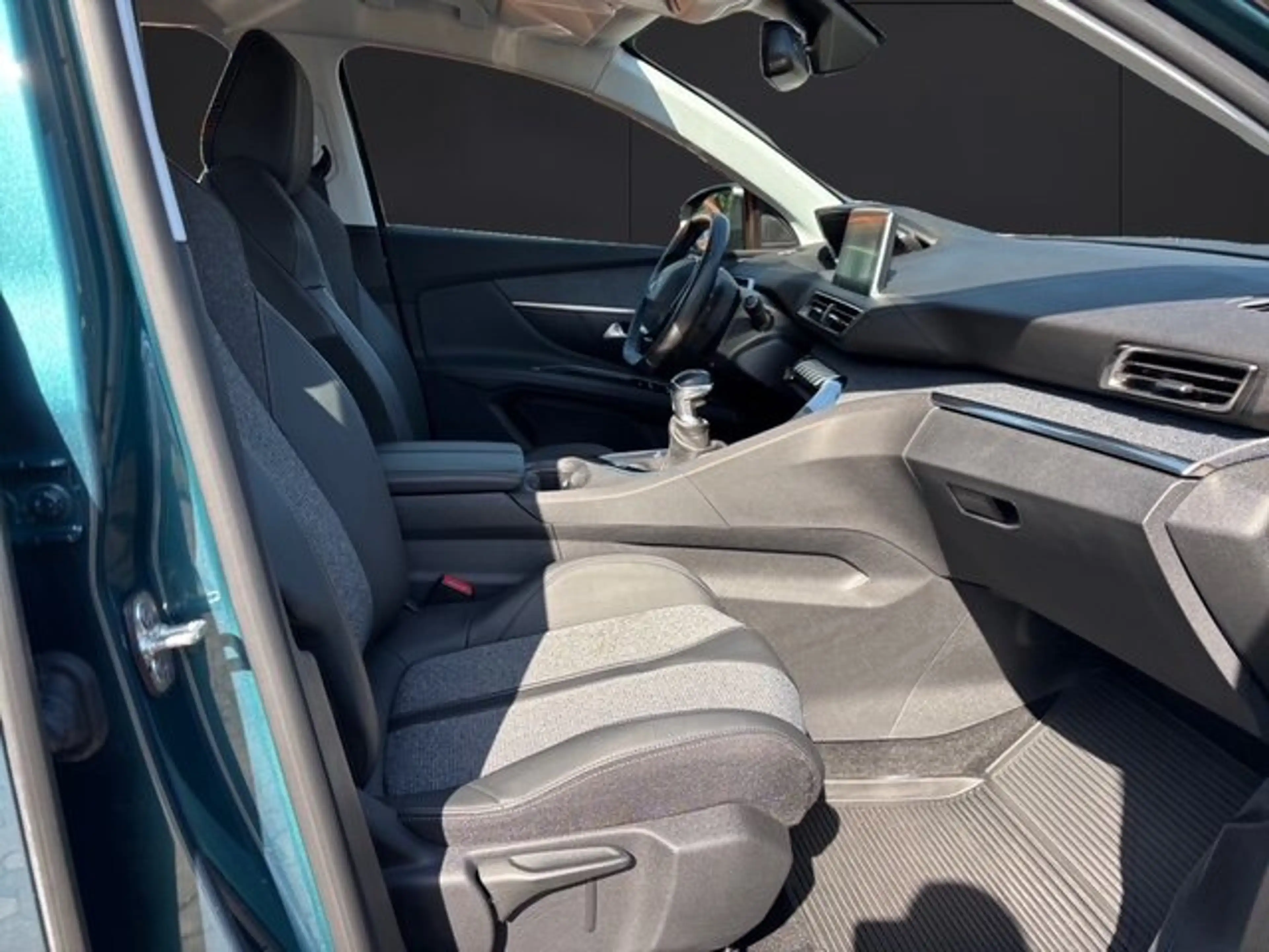 Peugeot 5008 5008 1.5 BlueHDi 130 Active Business Automatik — photo 15