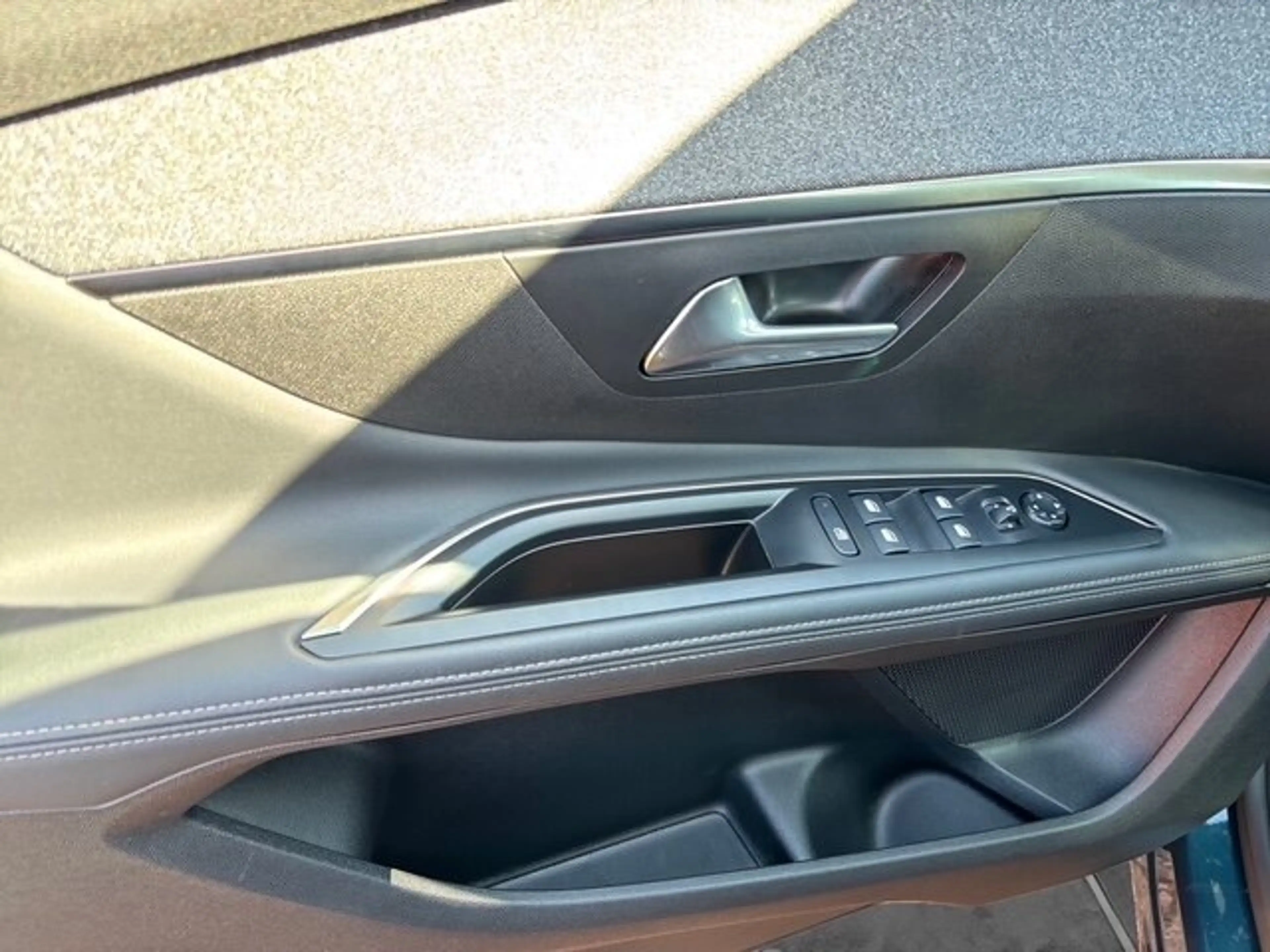 Peugeot 5008 5008 1.5 BlueHDi 130 Active Business Automatik — photo 6