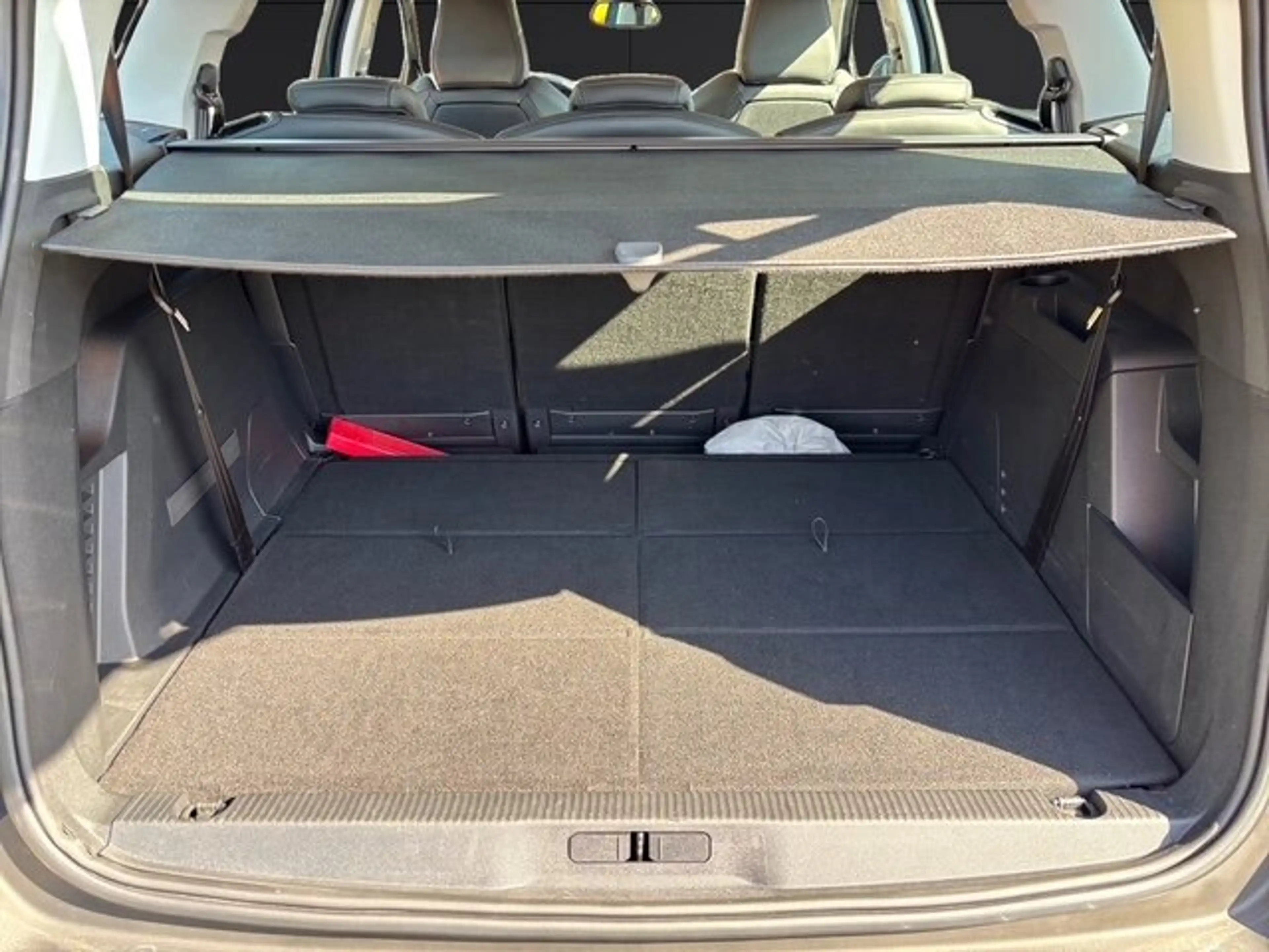 Peugeot 5008 5008 1.5 BlueHDi 130 Active Business Automatik — photo 13