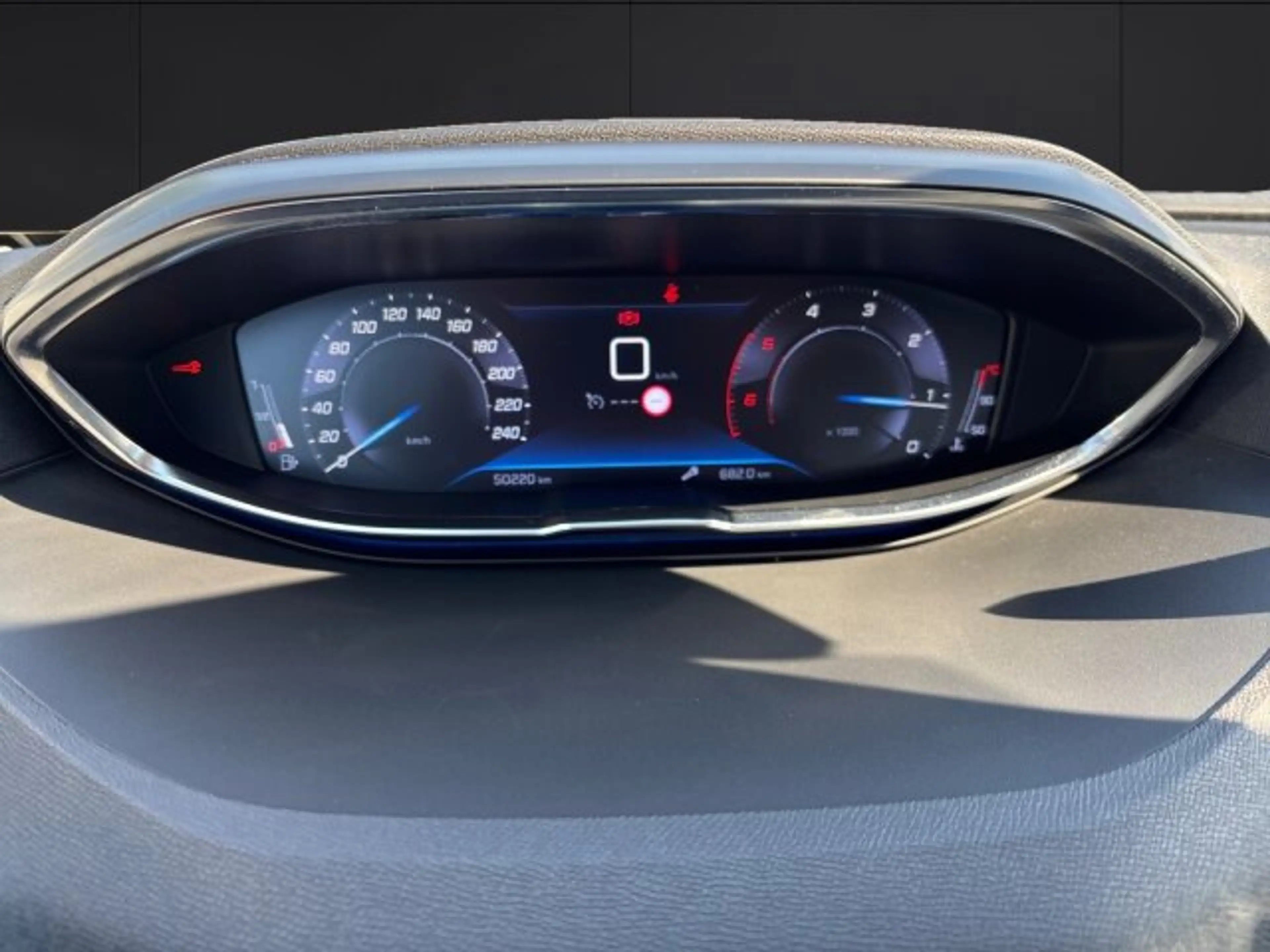 Peugeot 5008 5008 1.5 BlueHDi 130 Active Business Automatik — photo 8