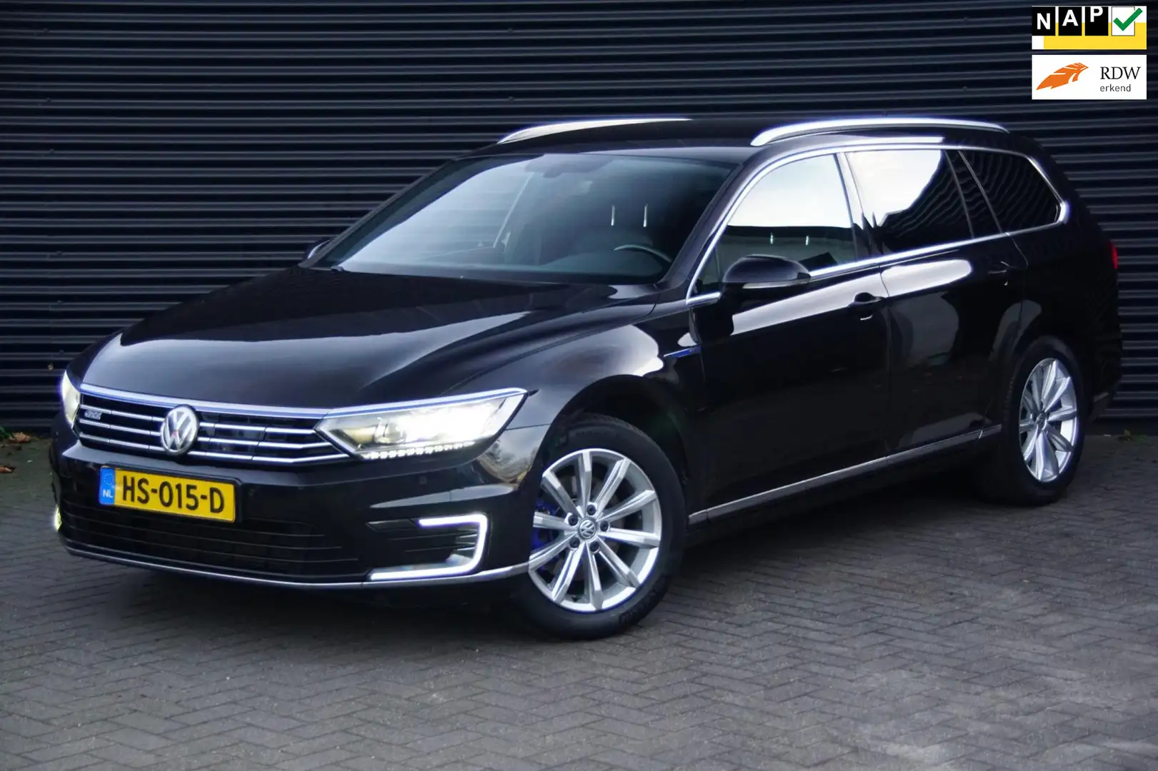 Volkswagen Passat Variant 1.4 TSI GTE Highline | Trekhaak | Carplay | PDC V+ Zwart - 1