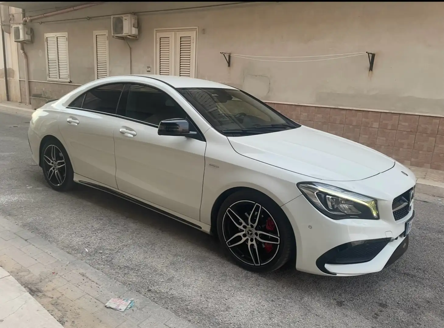 Mercedes-Benz CLA 200 premium amg night edition 200d 4matic - 2