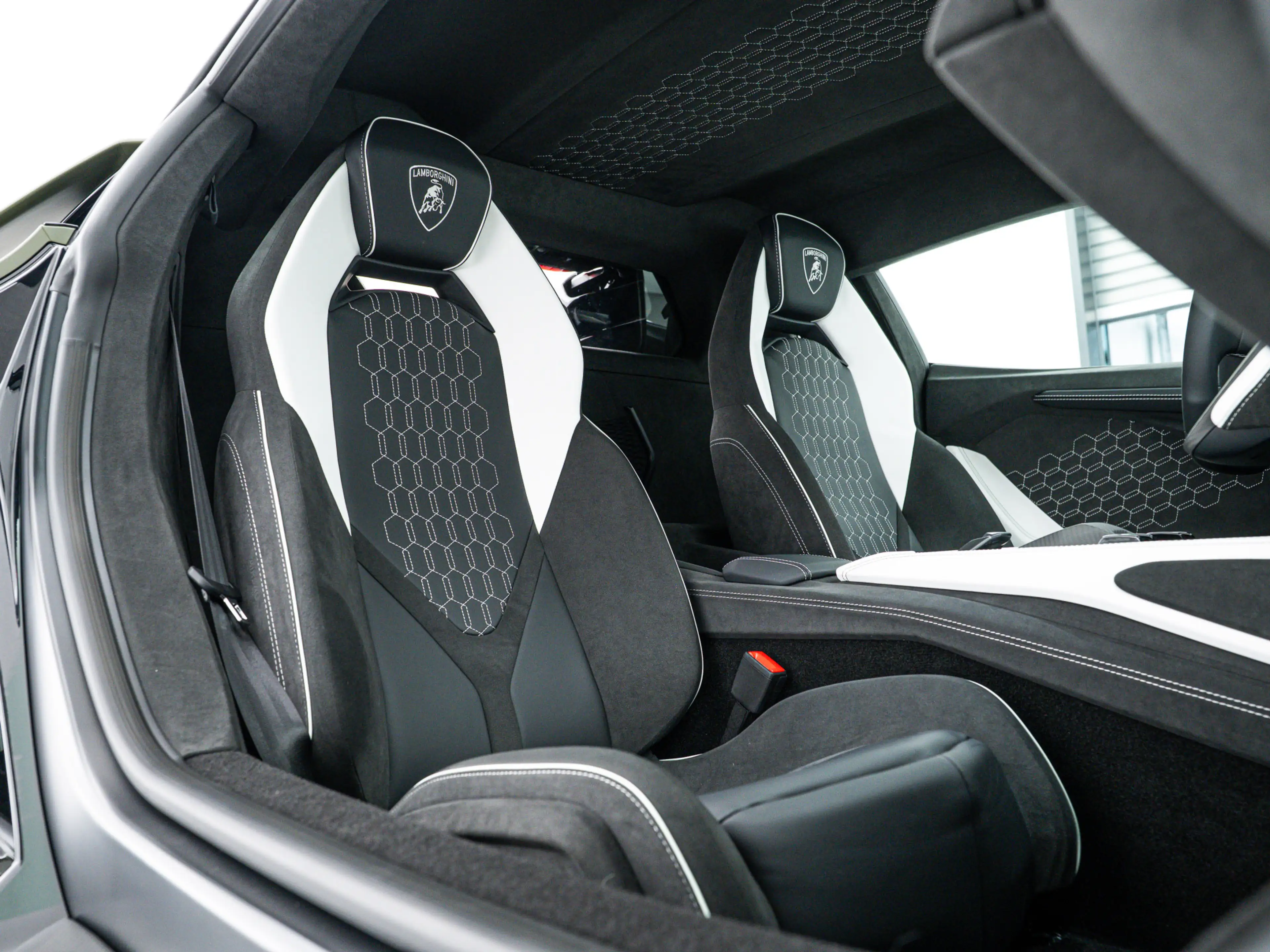 Lamborghini Revuelto MY25 | Corsa Tex Pack | Verde Turbine — photo 8