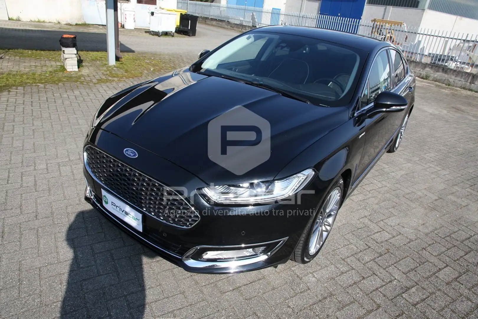 Ford Mondeo Mondeo Full Hybrid 2.0 187 CV eCVT 4 porte Vignale Schwarz - 1