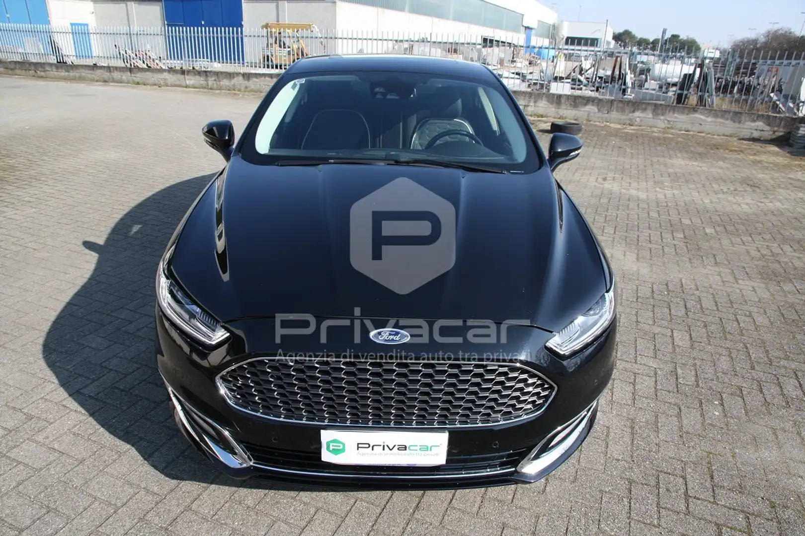 Ford Mondeo Mondeo Full Hybrid 2.0 187 CV eCVT 4 porte Vignale Schwarz - 2