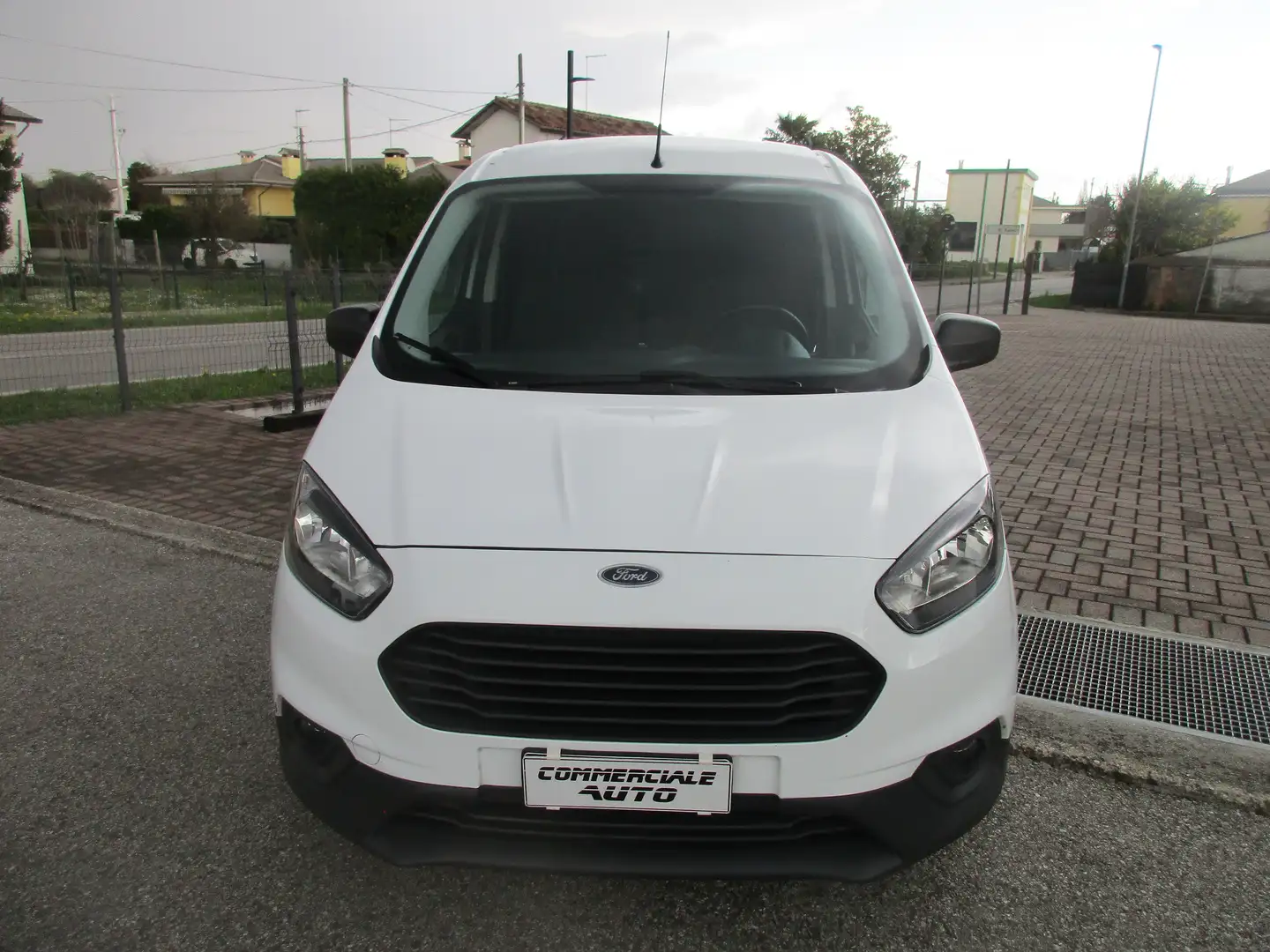 Ford Transit Courier 1.5 tdci 75 cv TREND Nero - 2