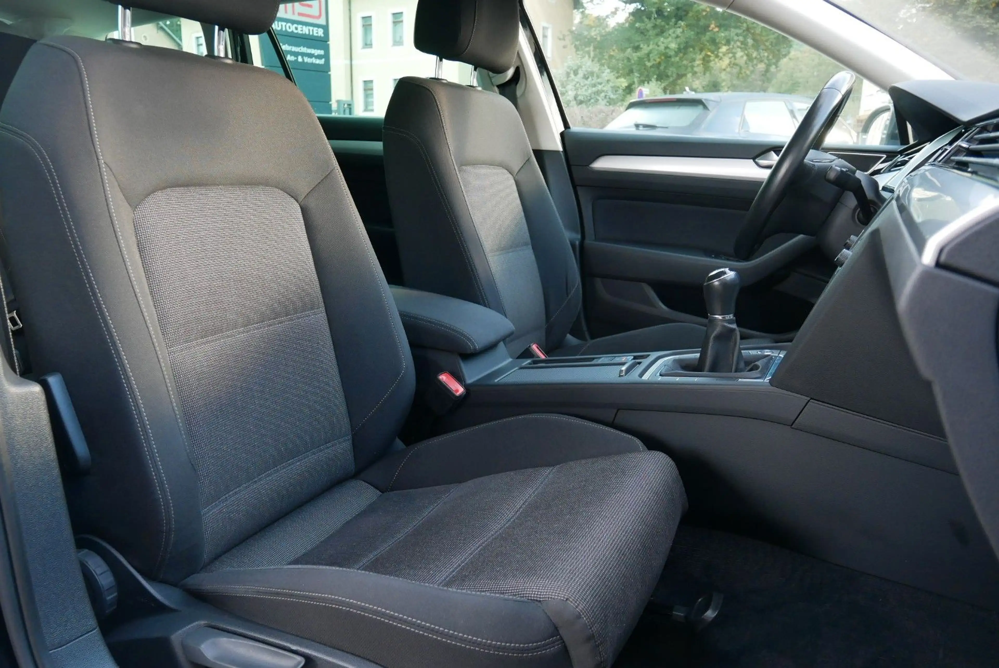 Volkswagen Passat Variant 2.0 TDI Comfortline 19"Alu Navi — photo 14