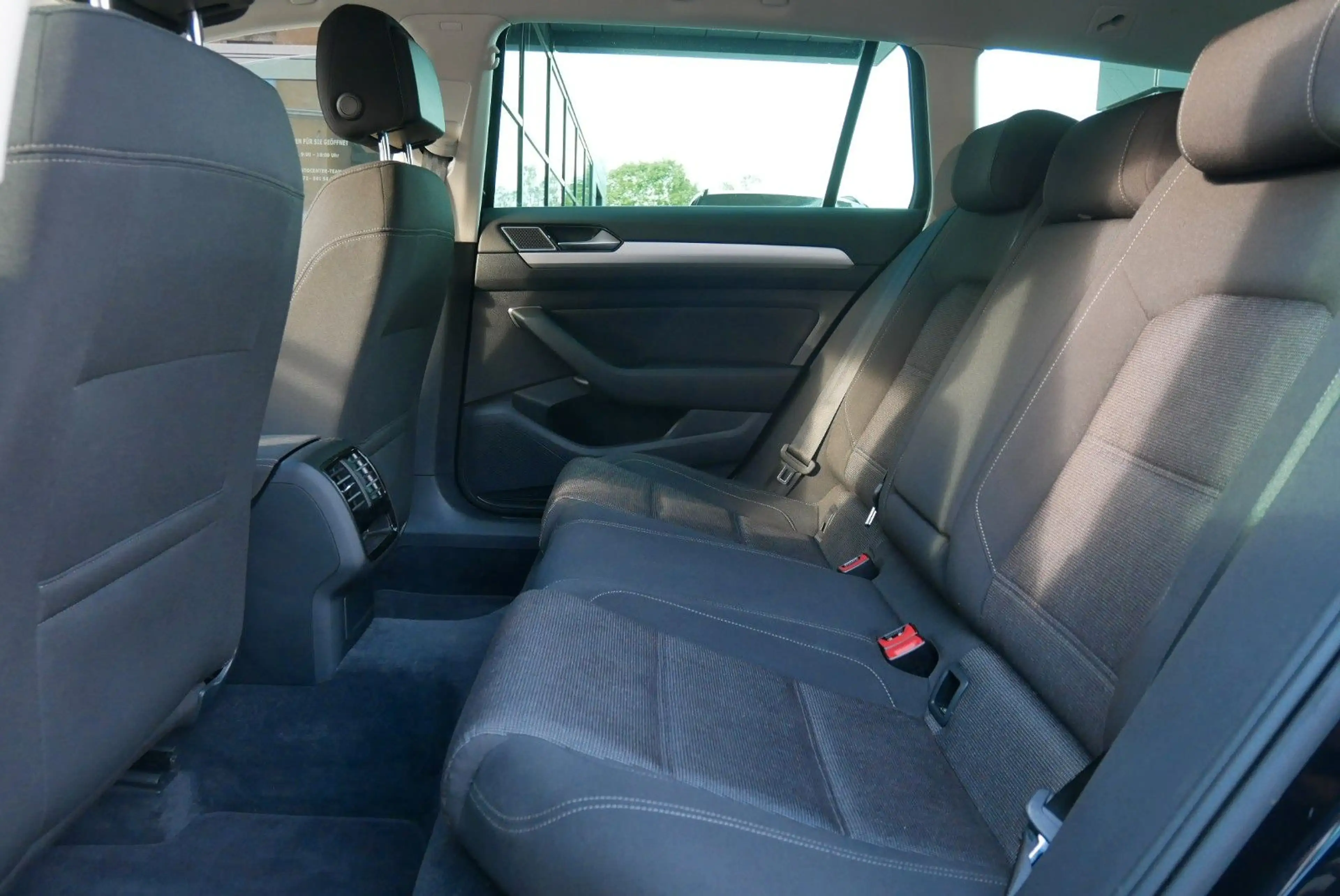 Volkswagen Passat Variant 2.0 TDI Comfortline 19"Alu Navi — photo 15