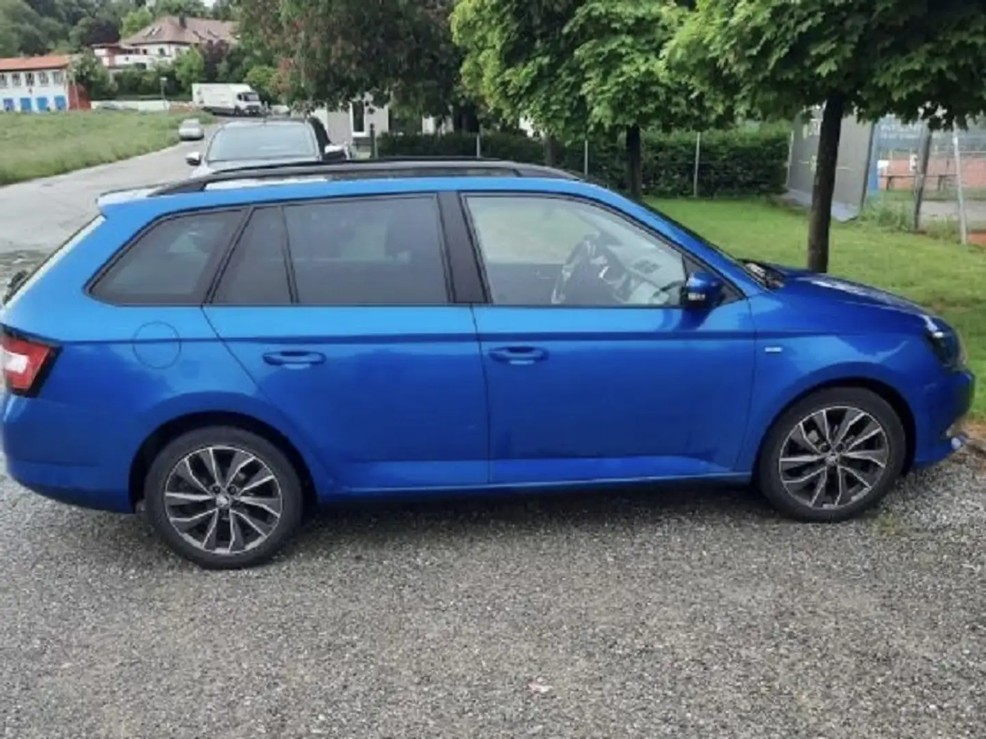 Skoda Fabia Combi DRIVE1.2TSI PANO+SITZHZG+GRA+2xPDC+AC-AUTOM+ Blau - 2