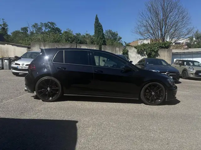 Volkswagen Golf view 3