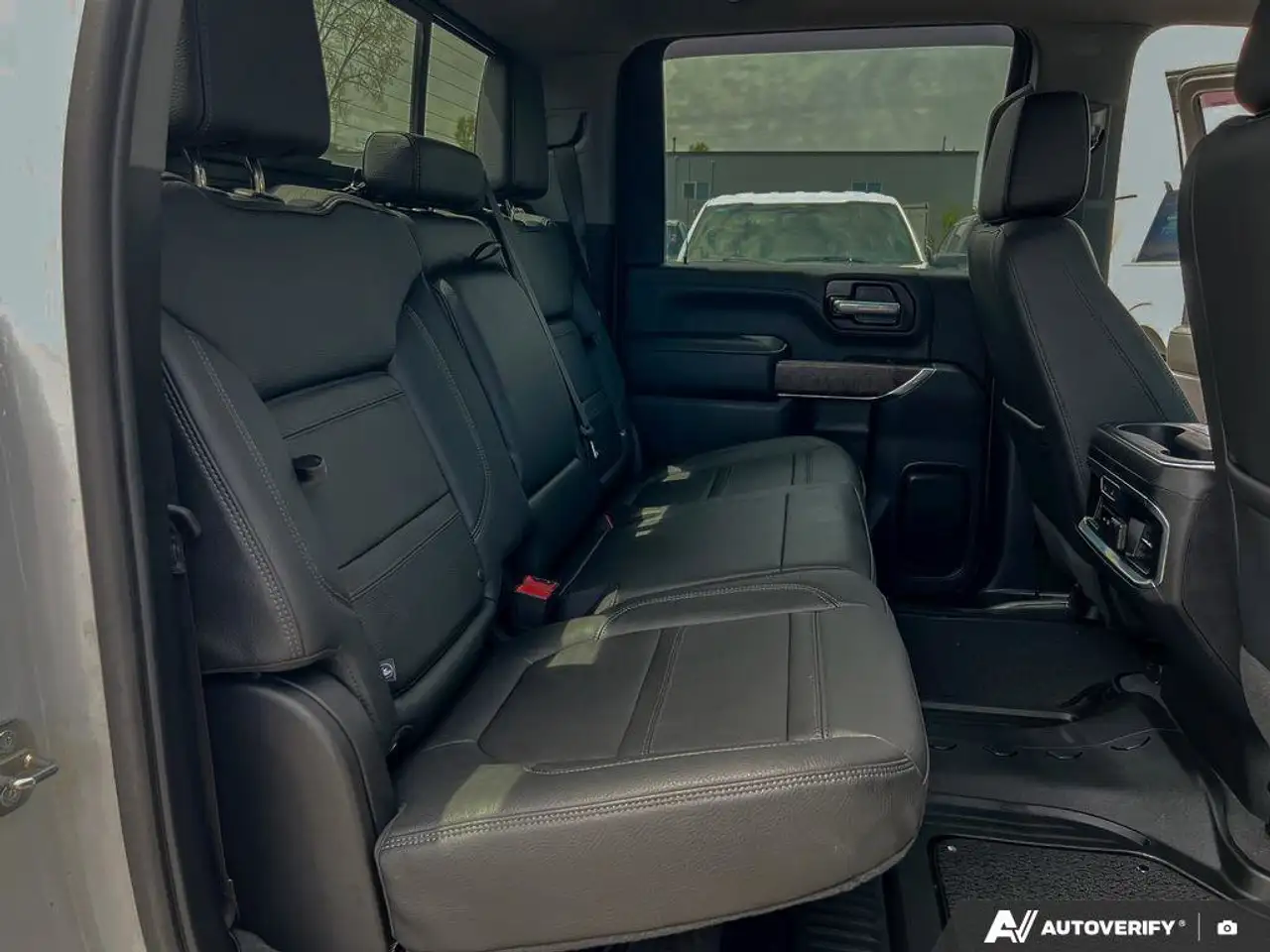 GMC Sierra 2500HD снимка GMC Sierra 2500HD