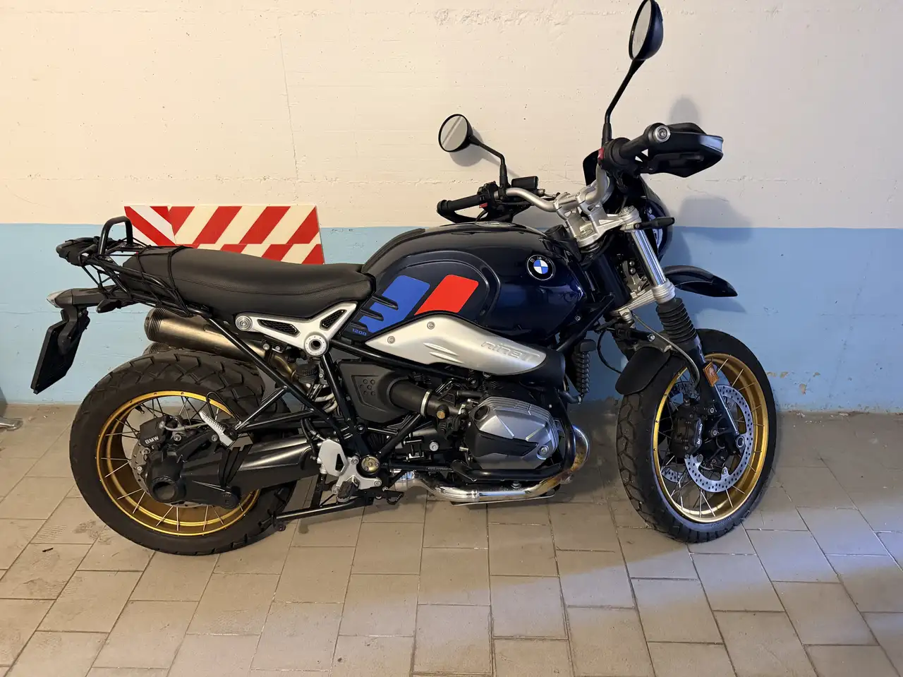 BMW R nineT