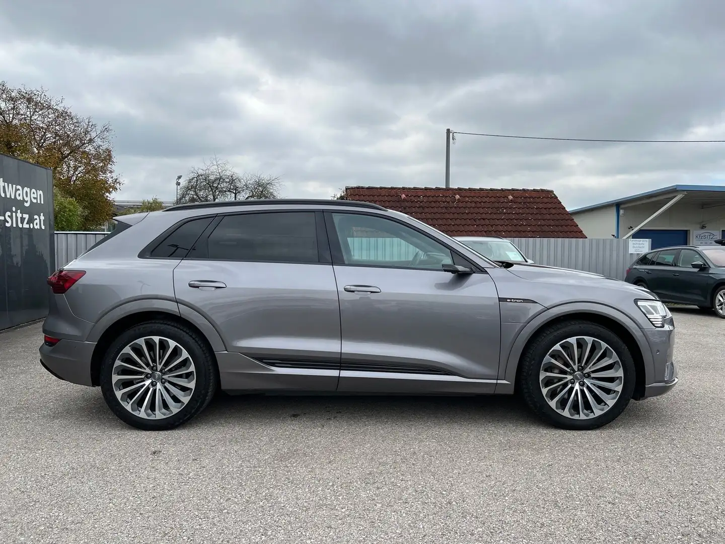 Audi e-tron 50 quattro Advanced | NP: €98.000 Gris - 2