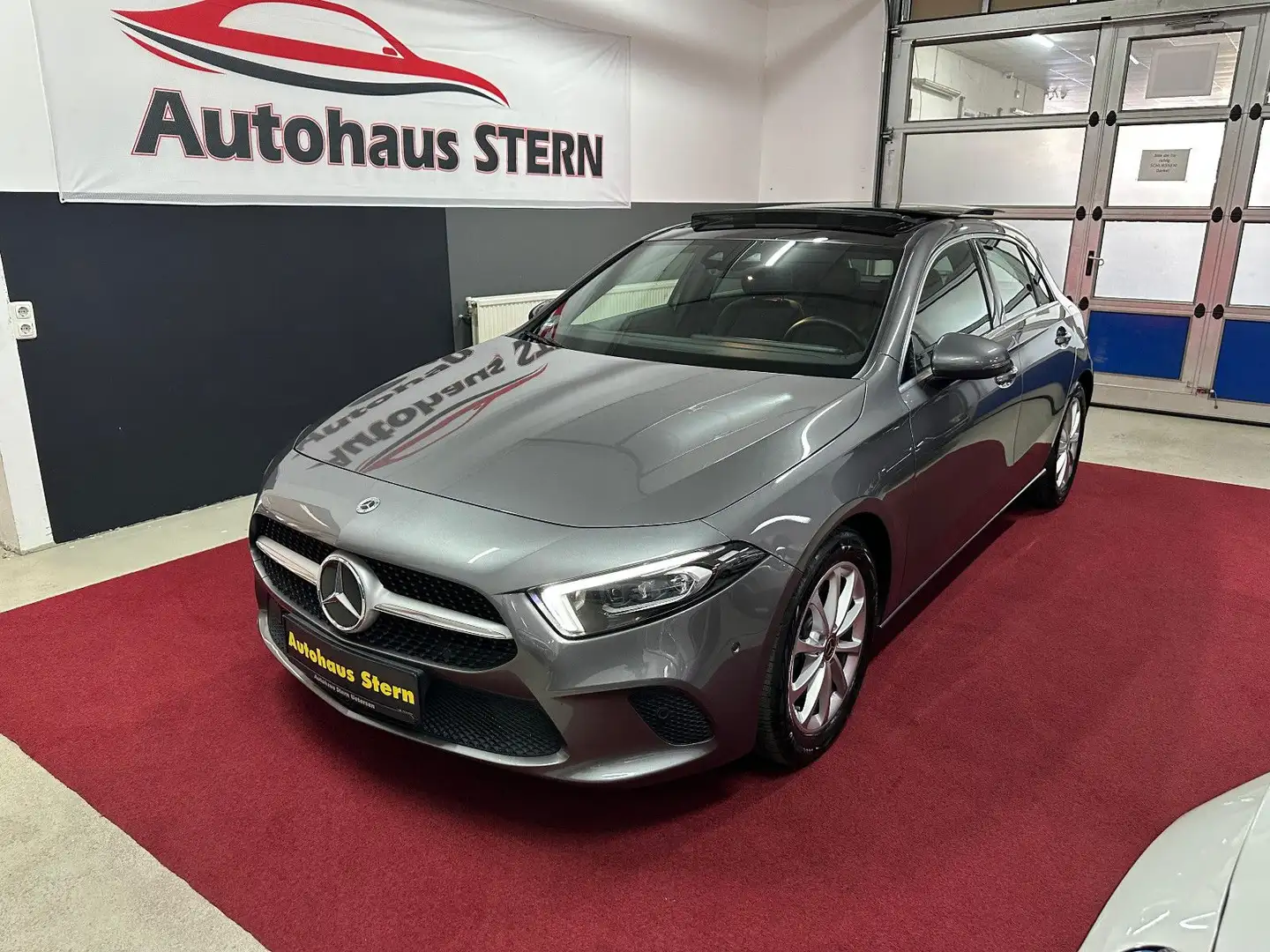 Mercedes-Benz A 250 *Carplay*LED*Kamera*Pano-Schiebe* Grau - 1