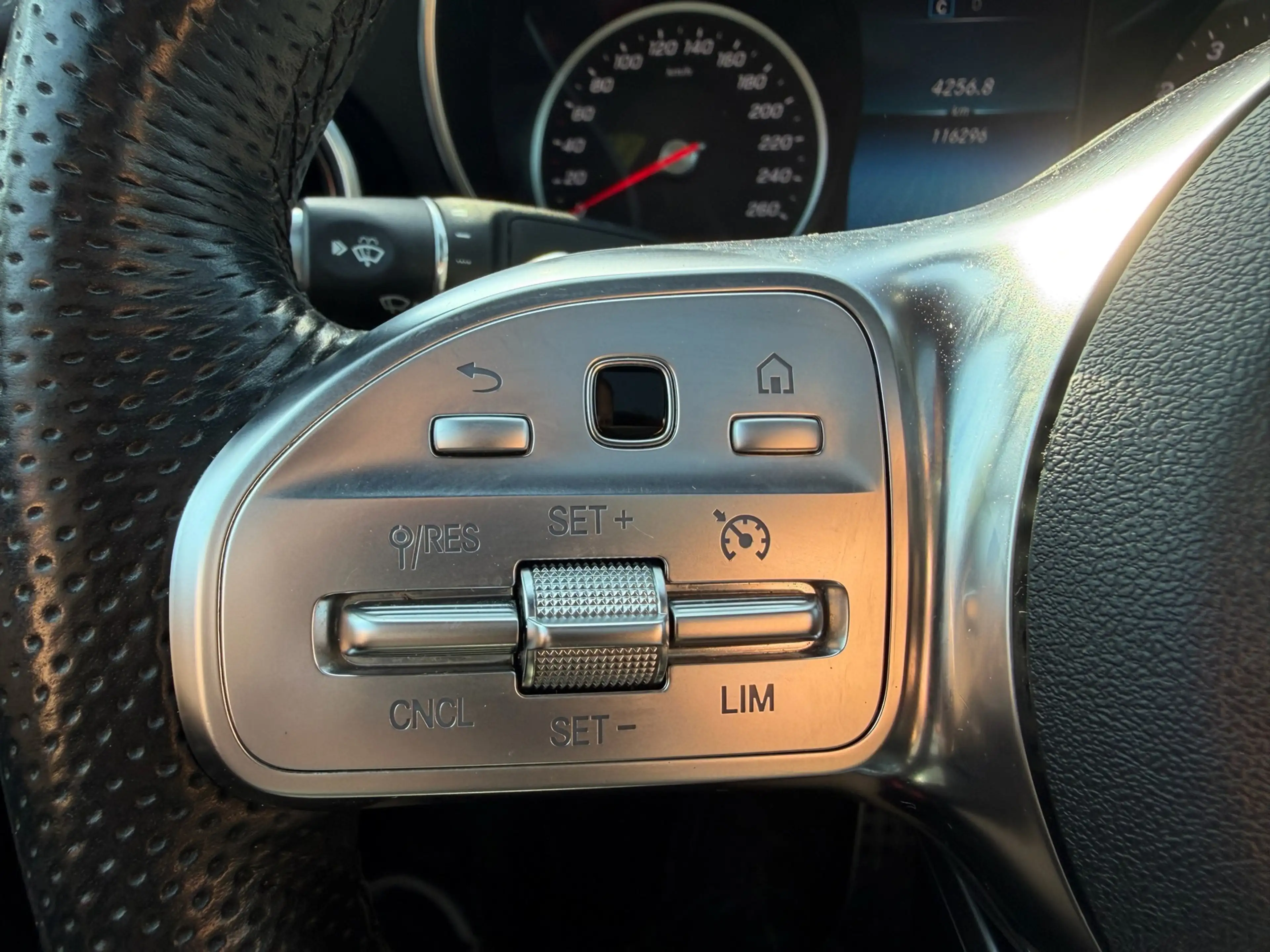 Mercedes-Benz GLC 200 Coupé 4MATIC Face-Lift Premium Plus — photo 20