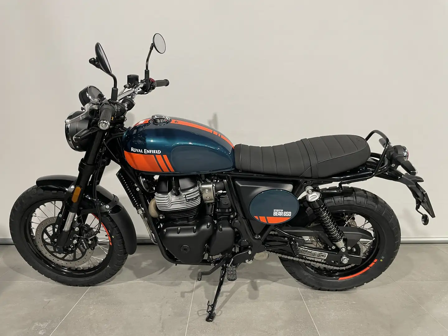 Royal Enfield Bear 650 Verde - 2