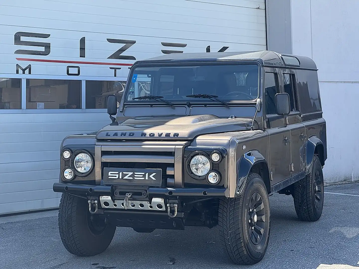 Land Rover Defender 110" Station Wagon SE 2,4 TD - 1