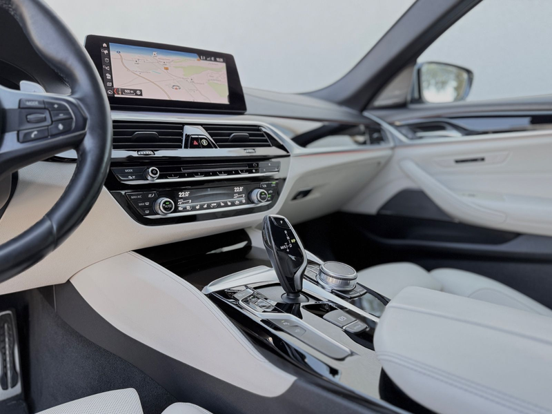 BMW 540 i xDrive Limo M-Paket HUD h/k GLSD Std-Hz AHK — photo 13