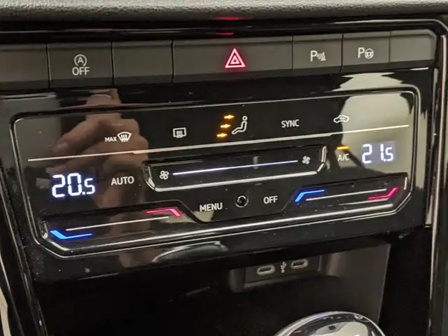 Volkswagen T-Roc view 13