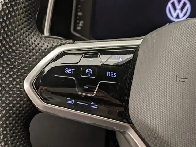 Volkswagen T-Roc view 10