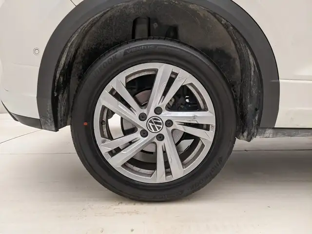 Volkswagen T-Roc view 9