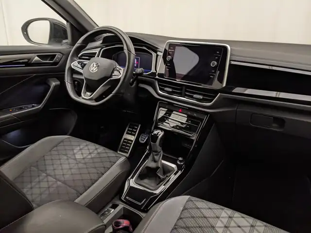 Volkswagen T-Roc view 6